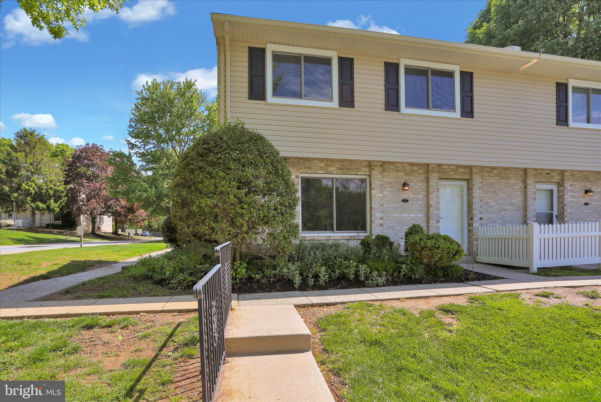 301 VILLAGE WALK 301