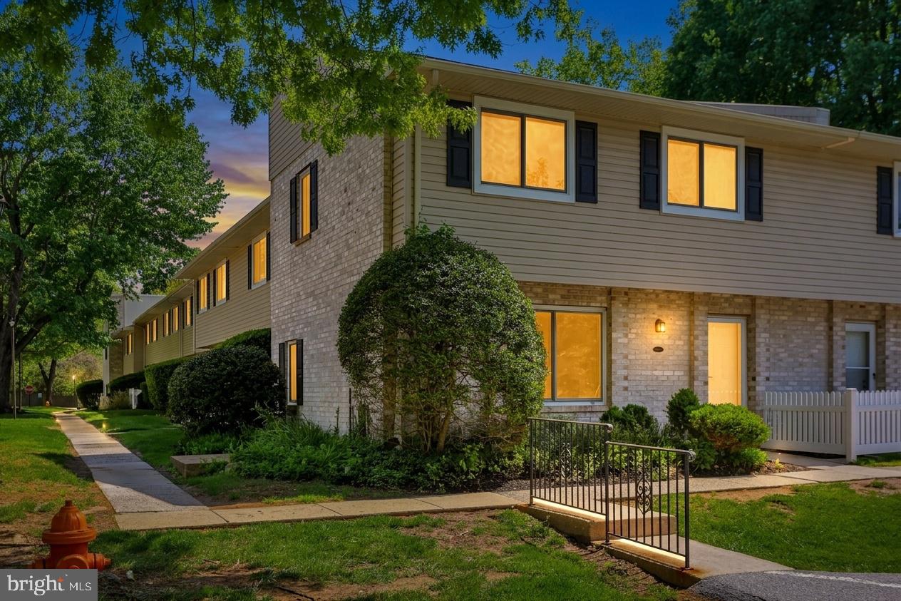 VILLAGE WALK - Residential