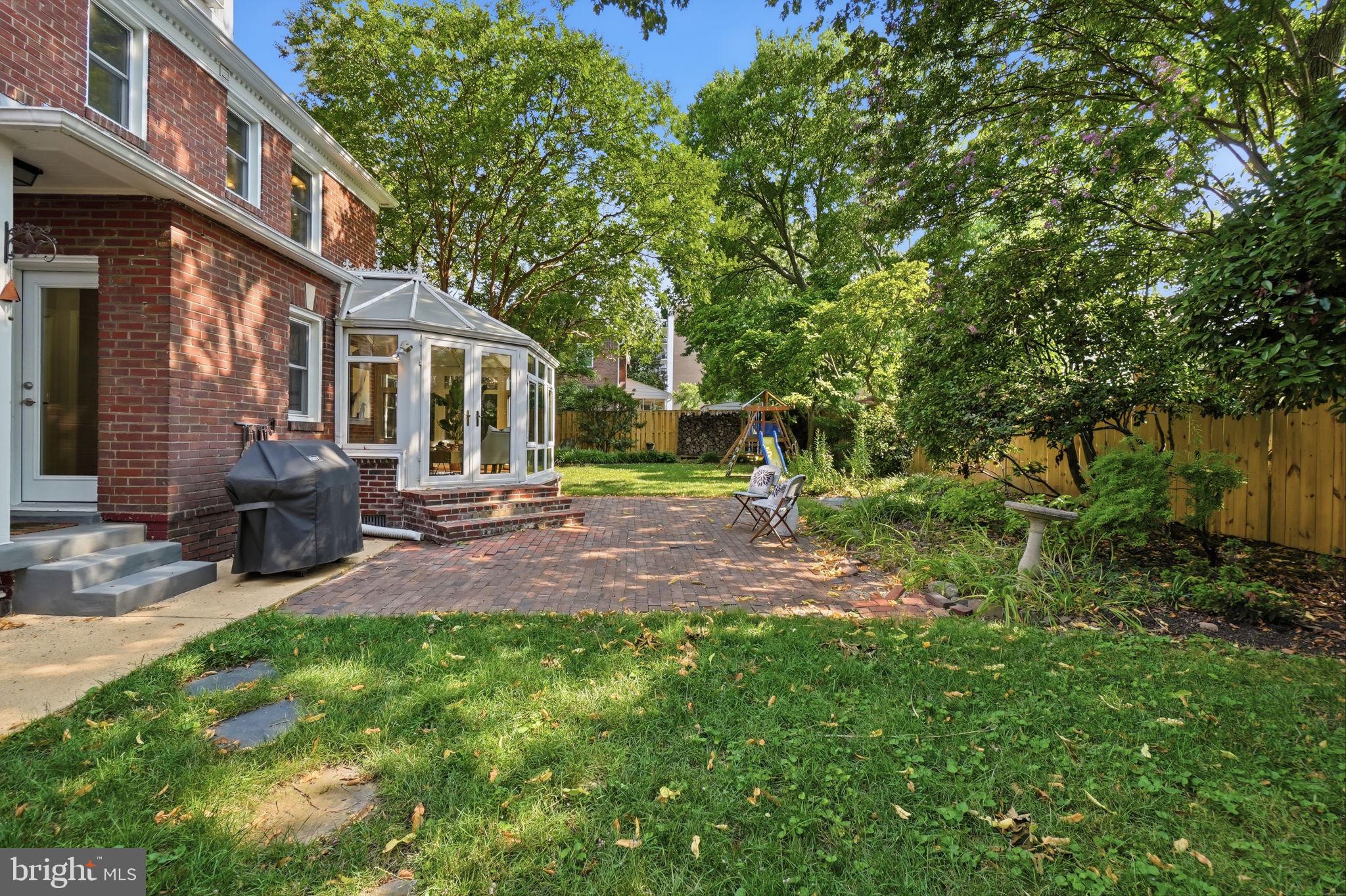 824 S COURTHOUSE ROAD