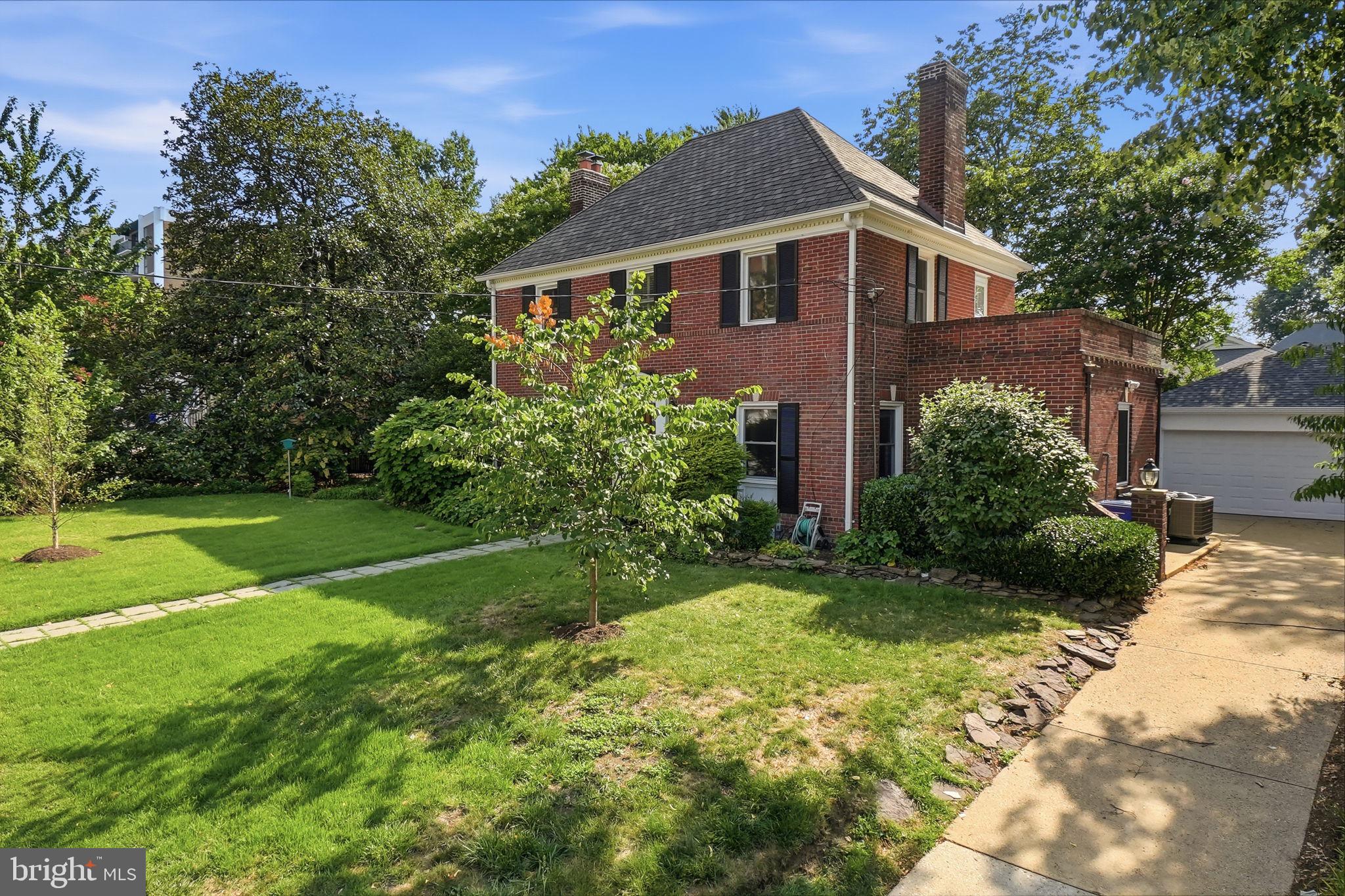 824 S COURTHOUSE ROAD