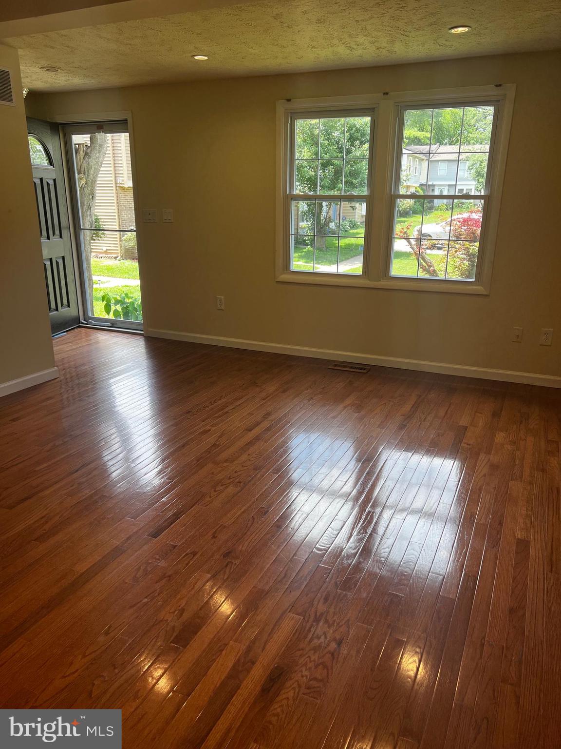 18645 CROSS COUNTRY LANE