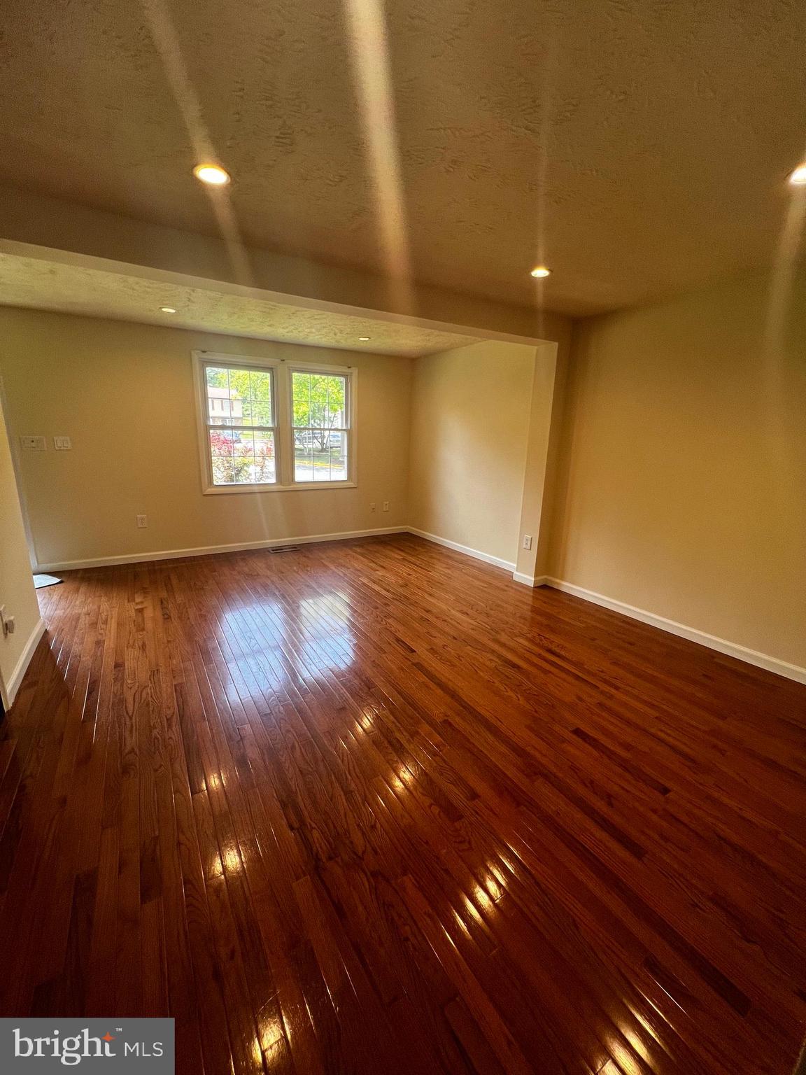 18645 CROSS COUNTRY LANE