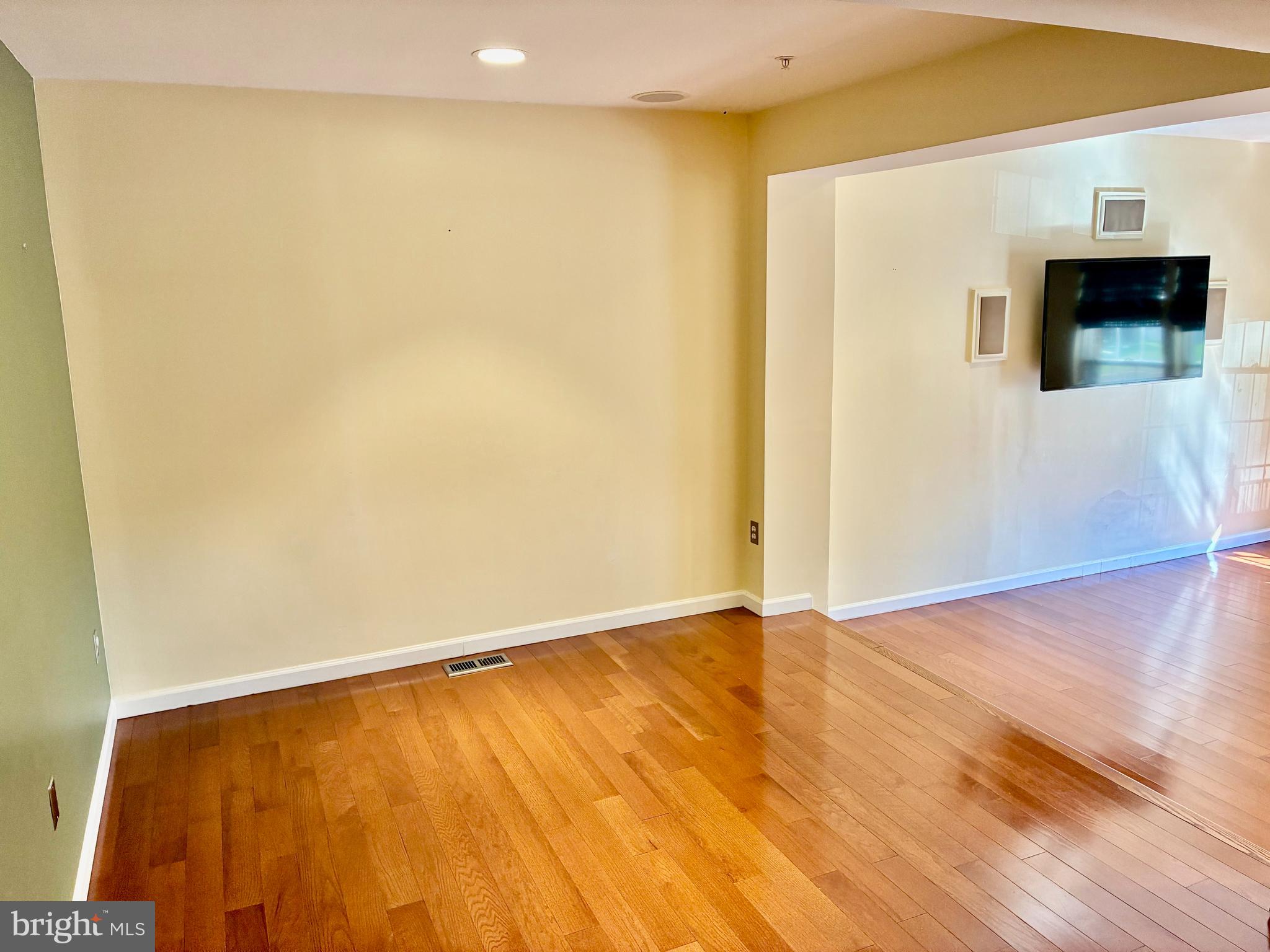 VILLAGE OF CLOPPERS MILL - Residential Lease