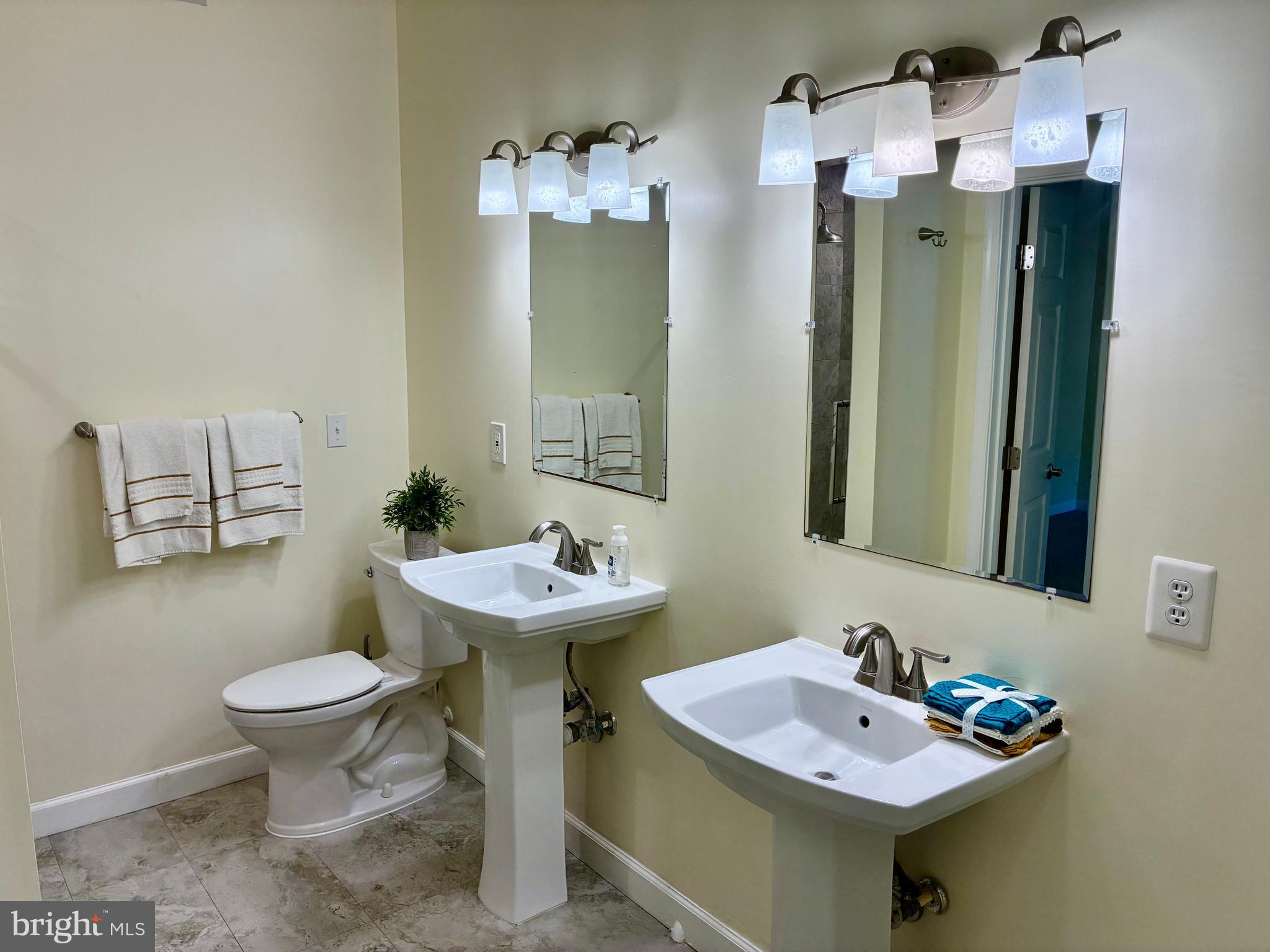 VILLAGE OF CLOPPERS MILL - Residential Lease