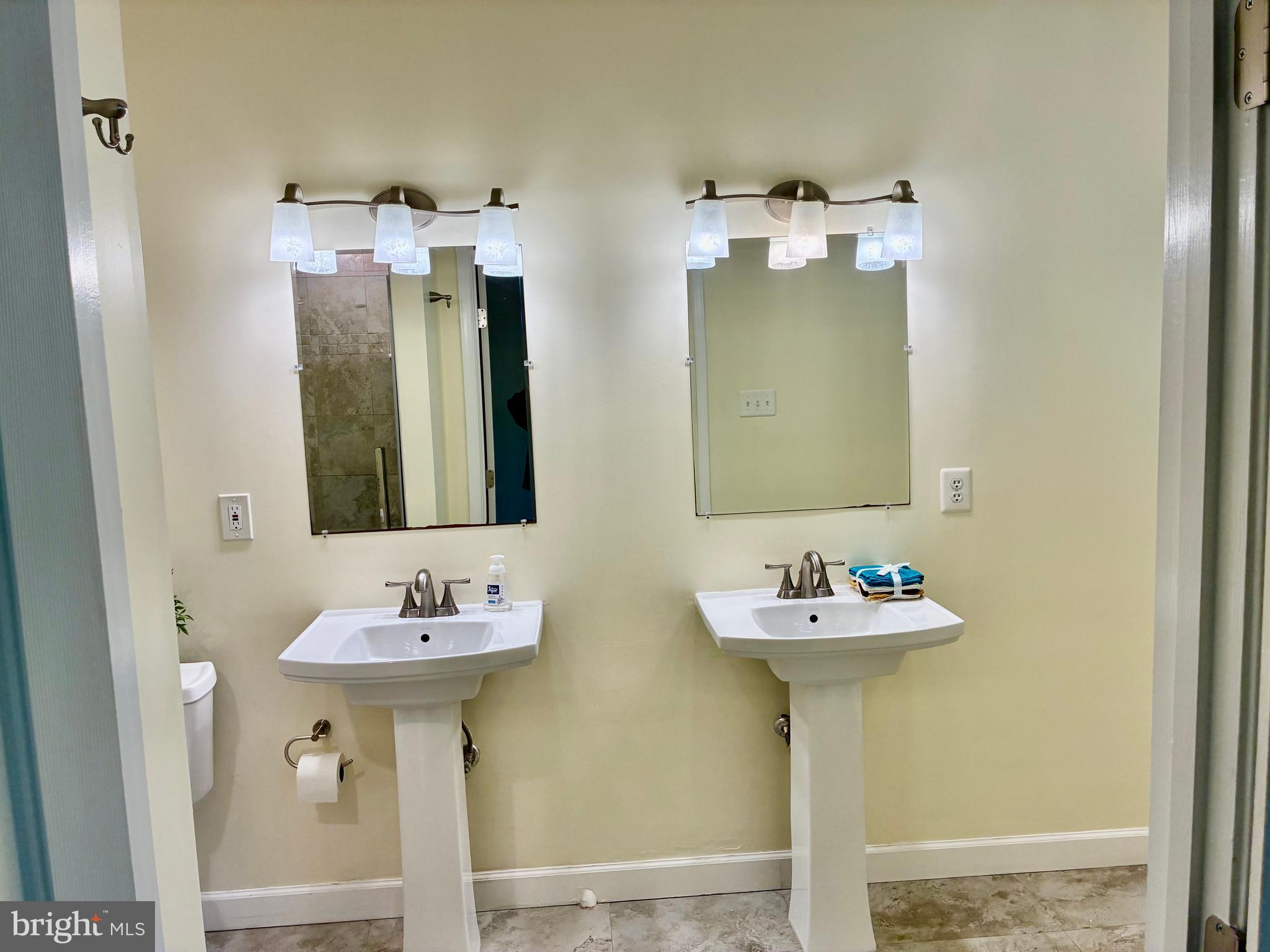 VILLAGE OF CLOPPERS MILL - Residential Lease