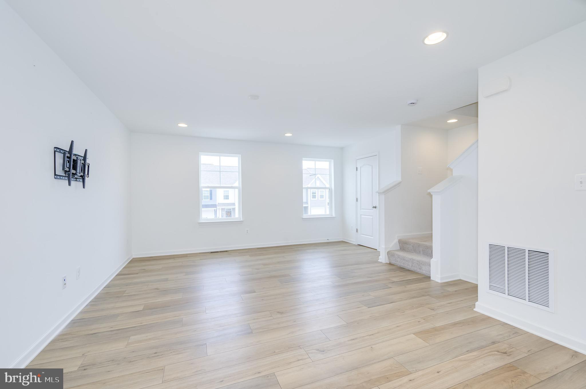 MCCAULEY CROSSING - Residential