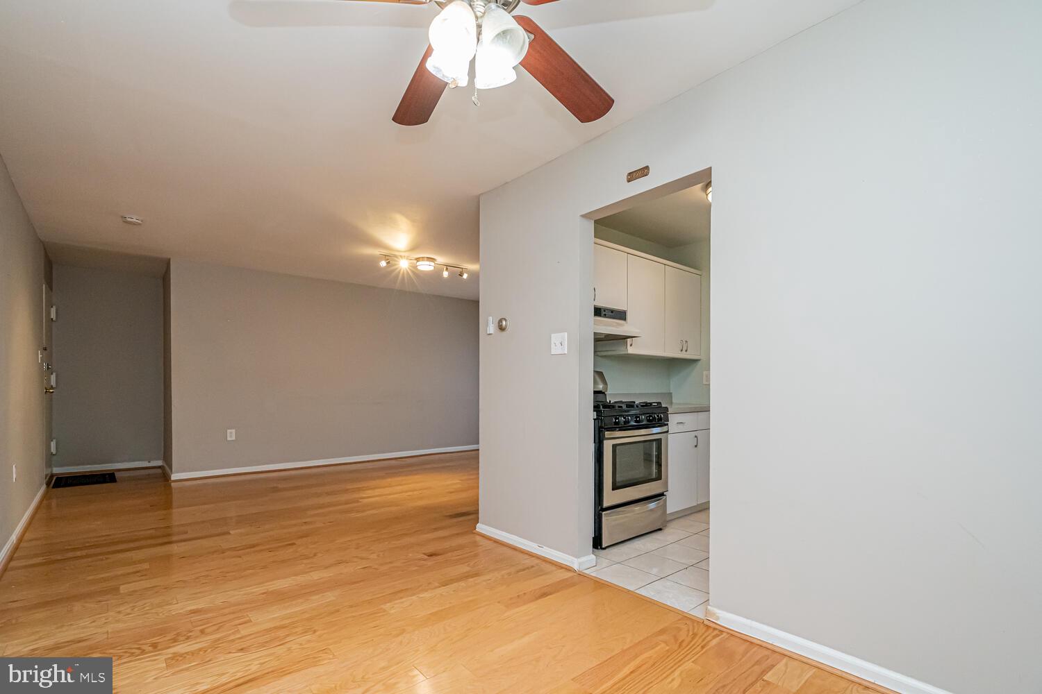 MAYFLOWER SQUARE - Residential