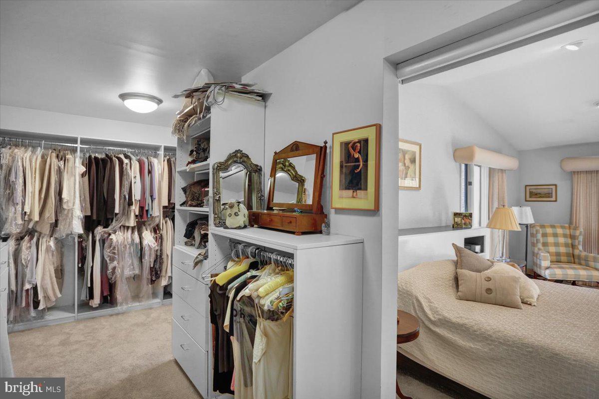 HESSIAN PINES - Residential