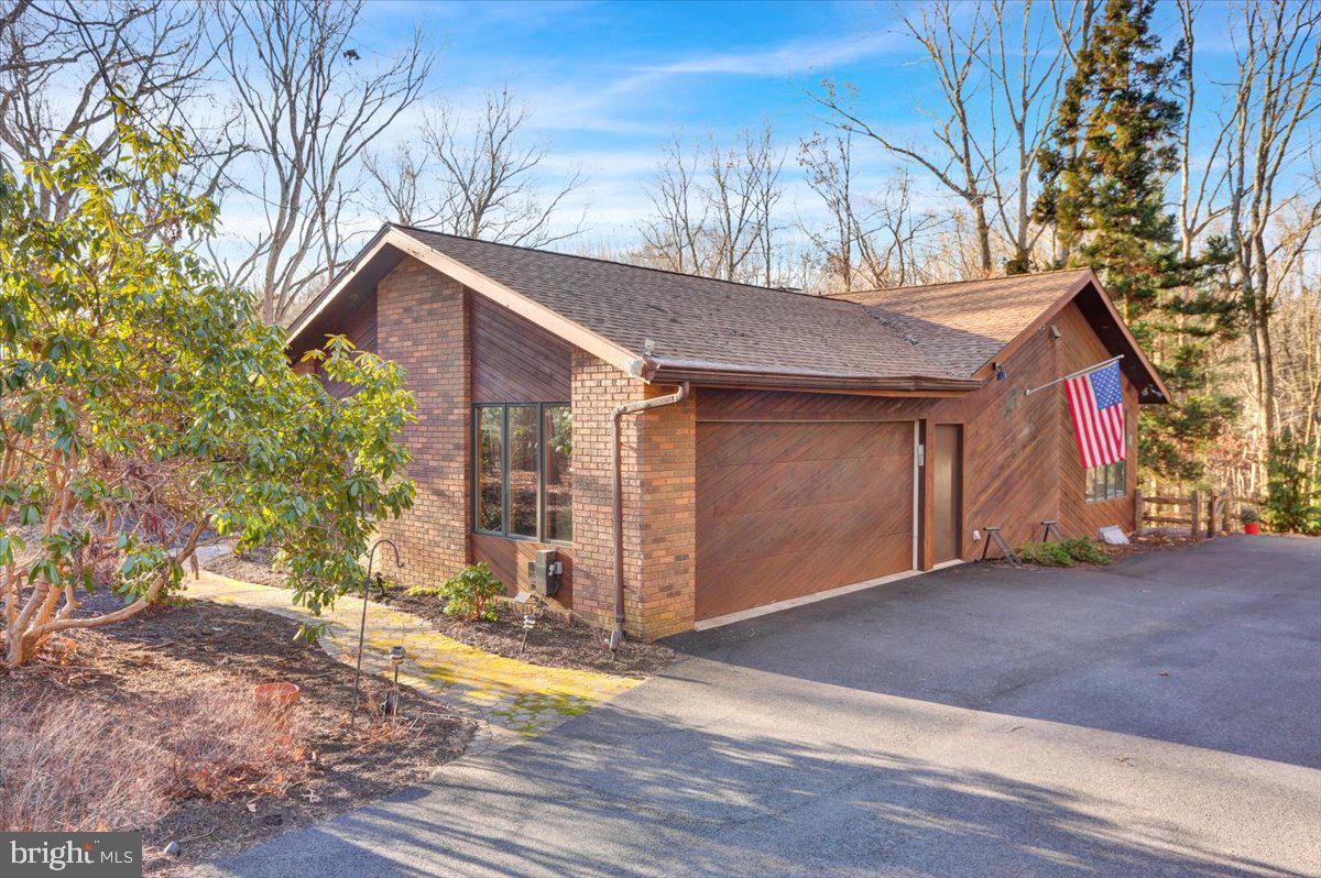 HESSIAN PINES - Residential