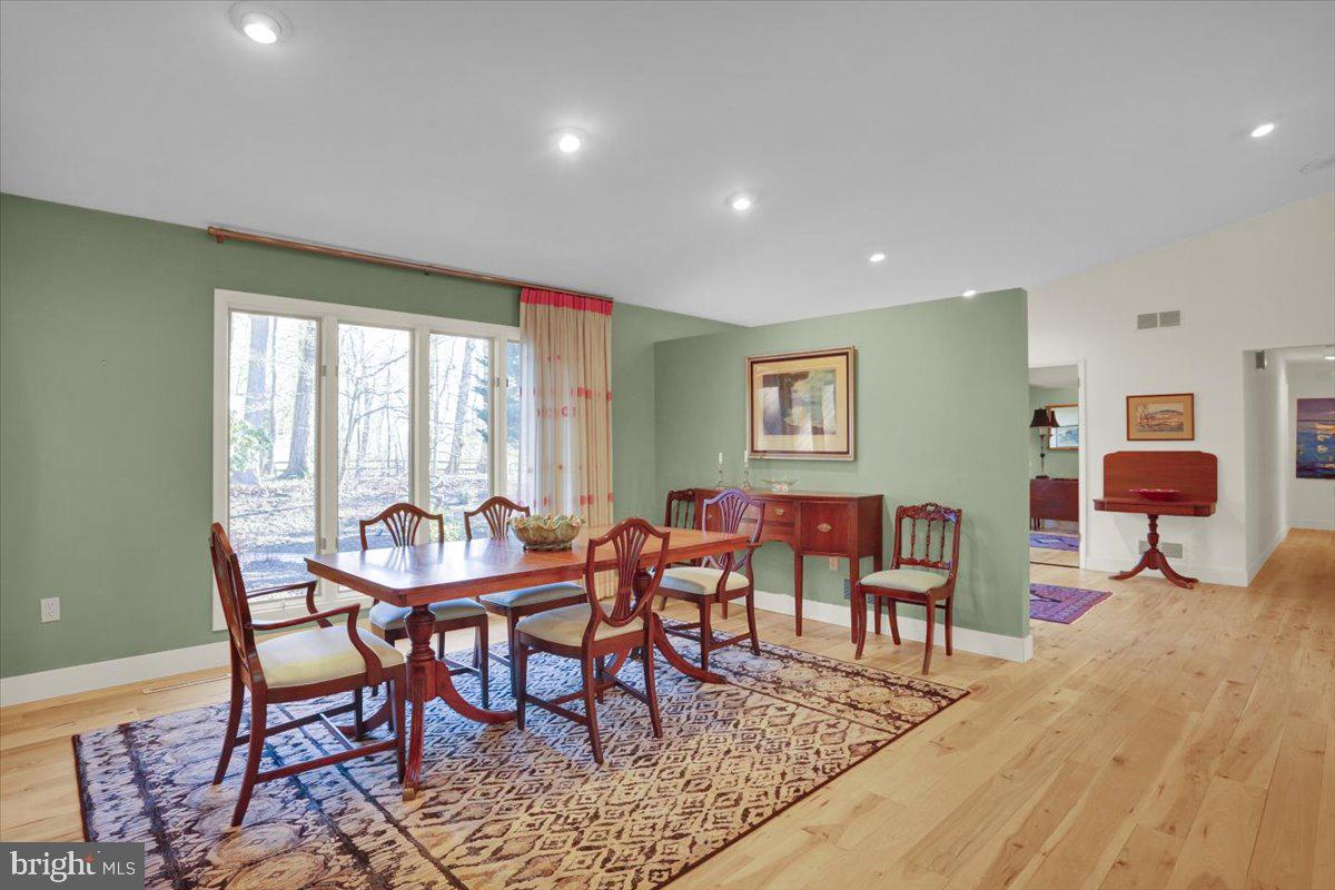 HESSIAN PINES - Residential