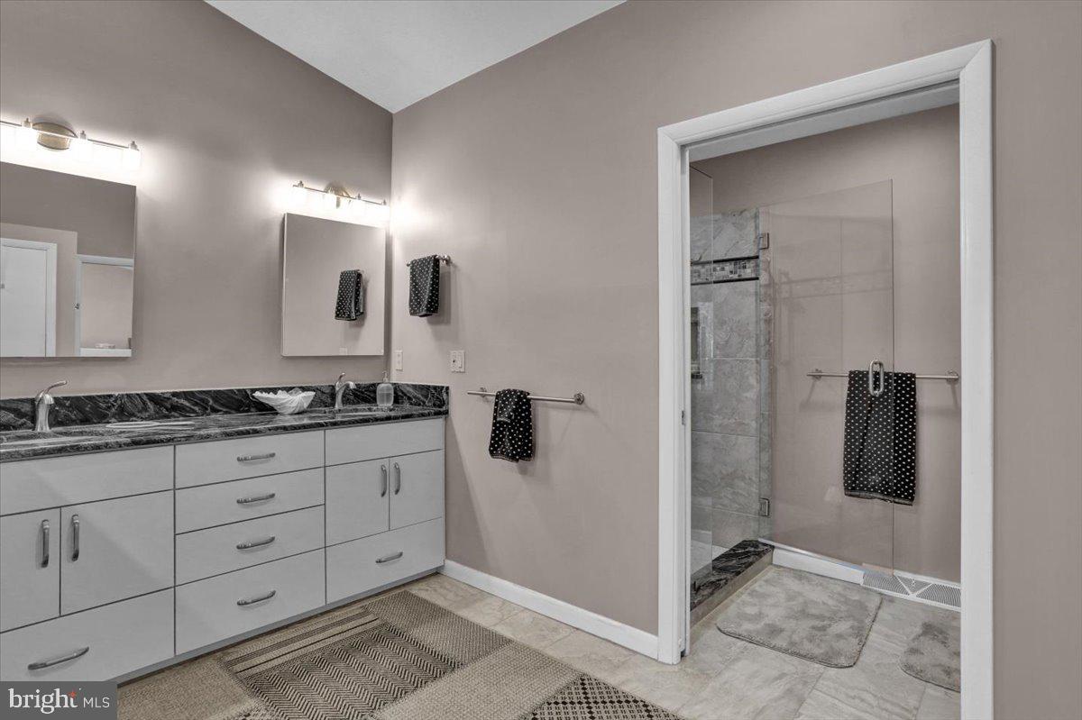 HESSIAN PINES - Residential