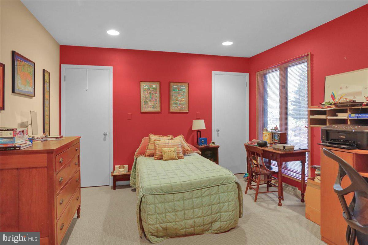 HESSIAN PINES - Residential