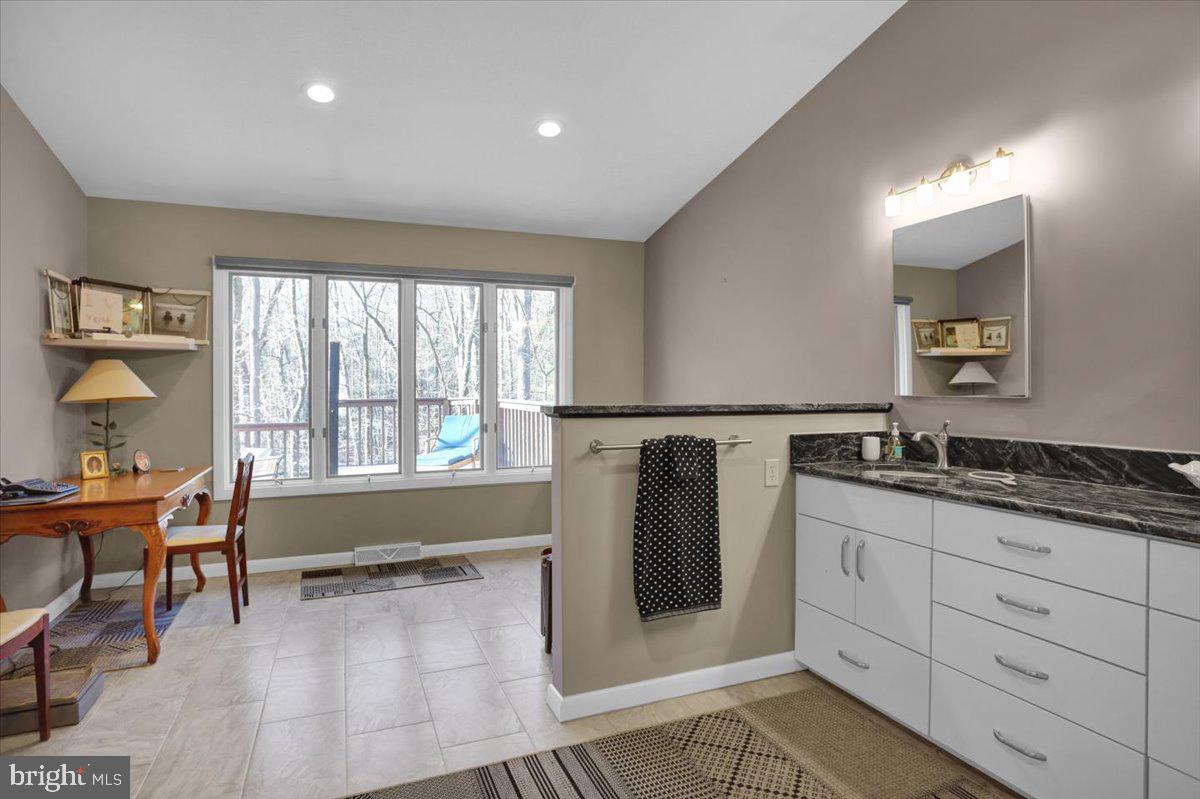 HESSIAN PINES - Residential