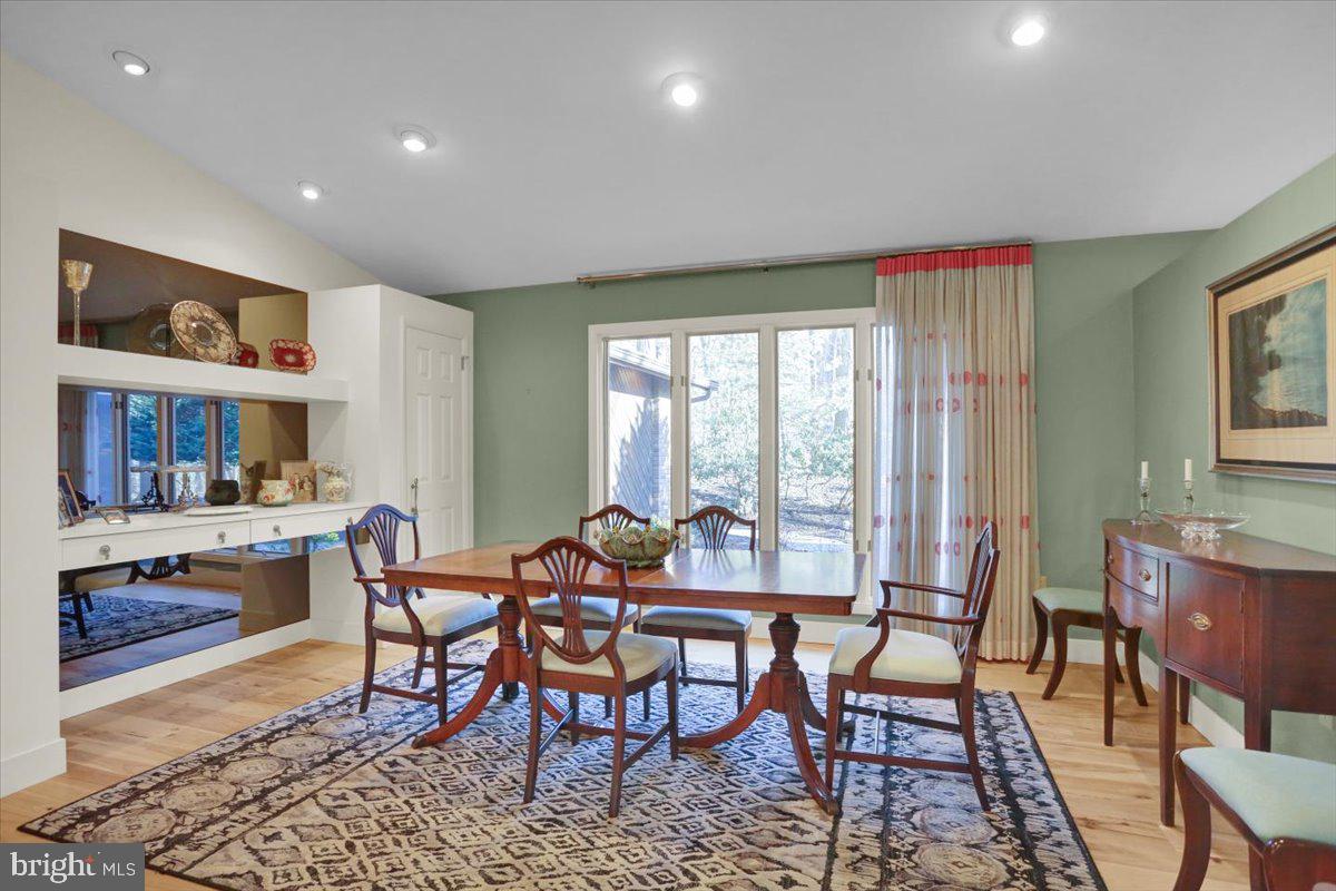 HESSIAN PINES - Residential