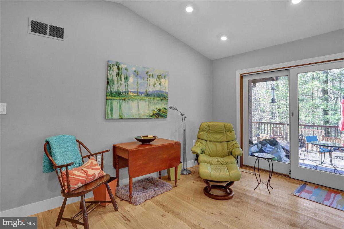 HESSIAN PINES - Residential