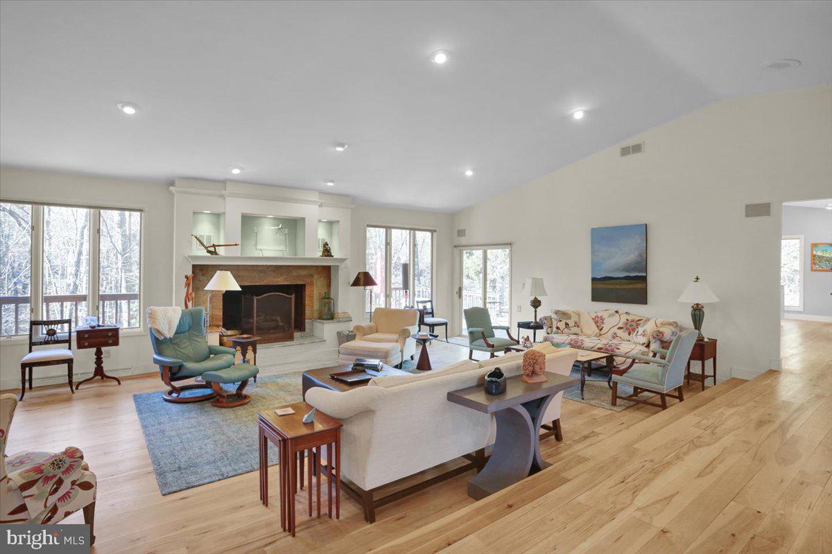 HESSIAN PINES - Residential