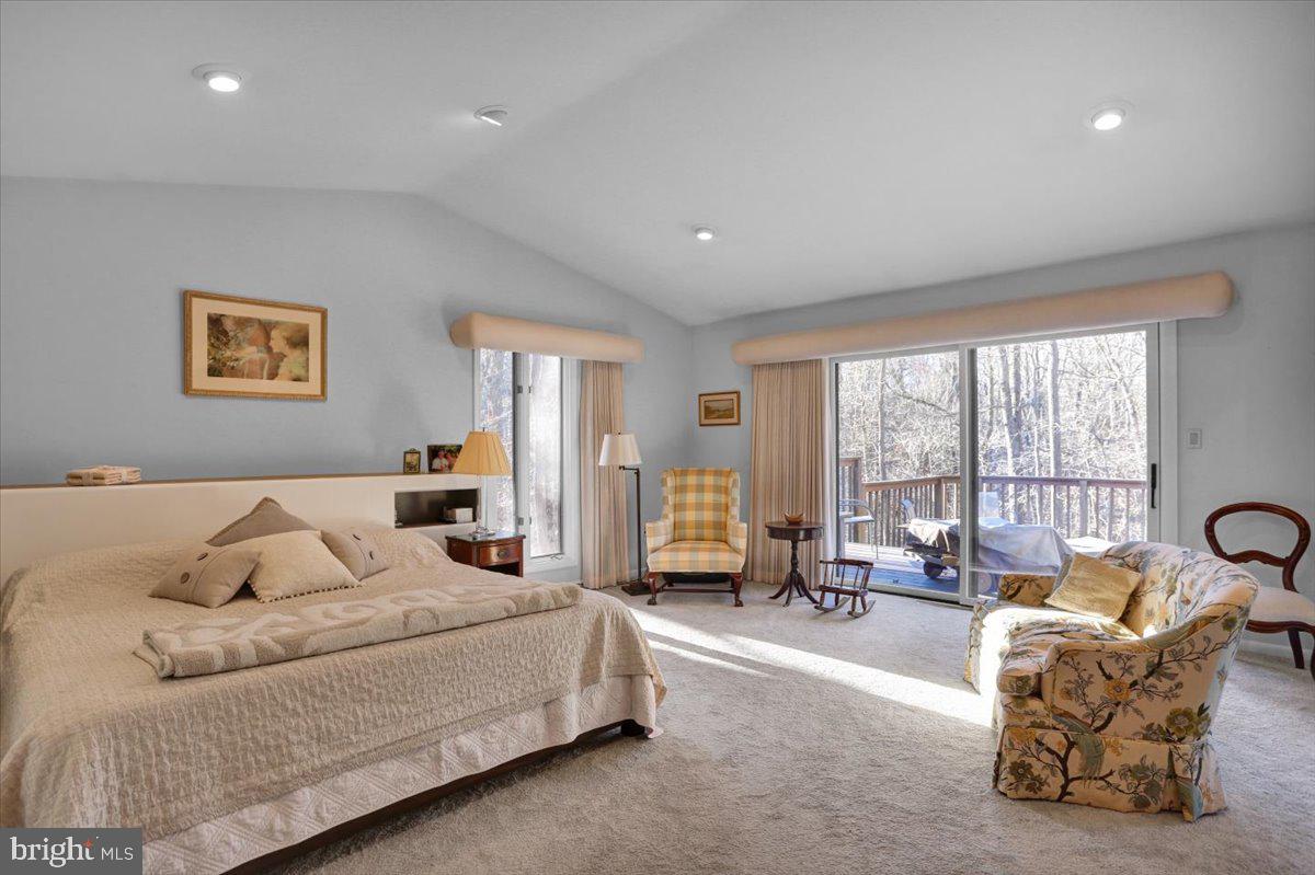 HESSIAN PINES - Residential