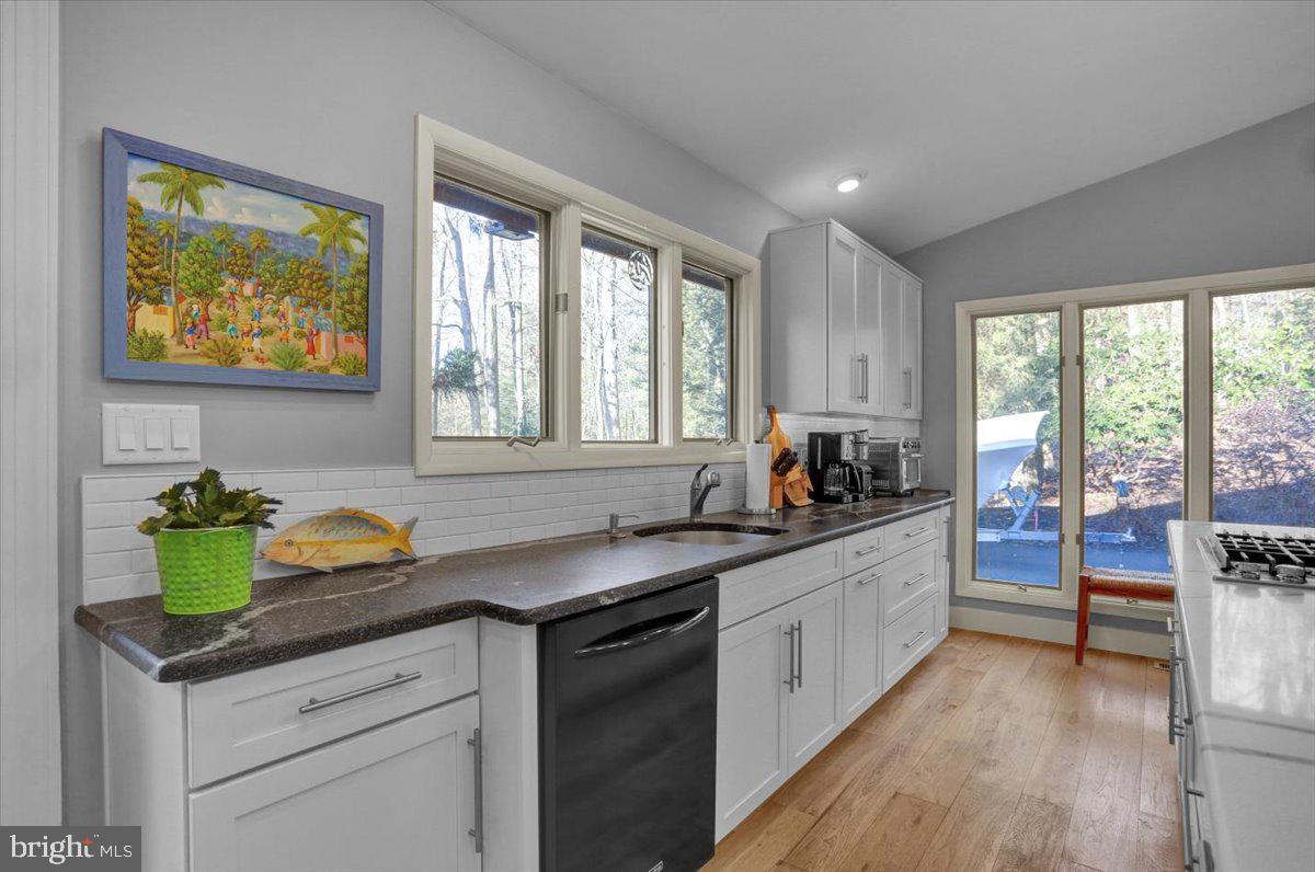 HESSIAN PINES - Residential