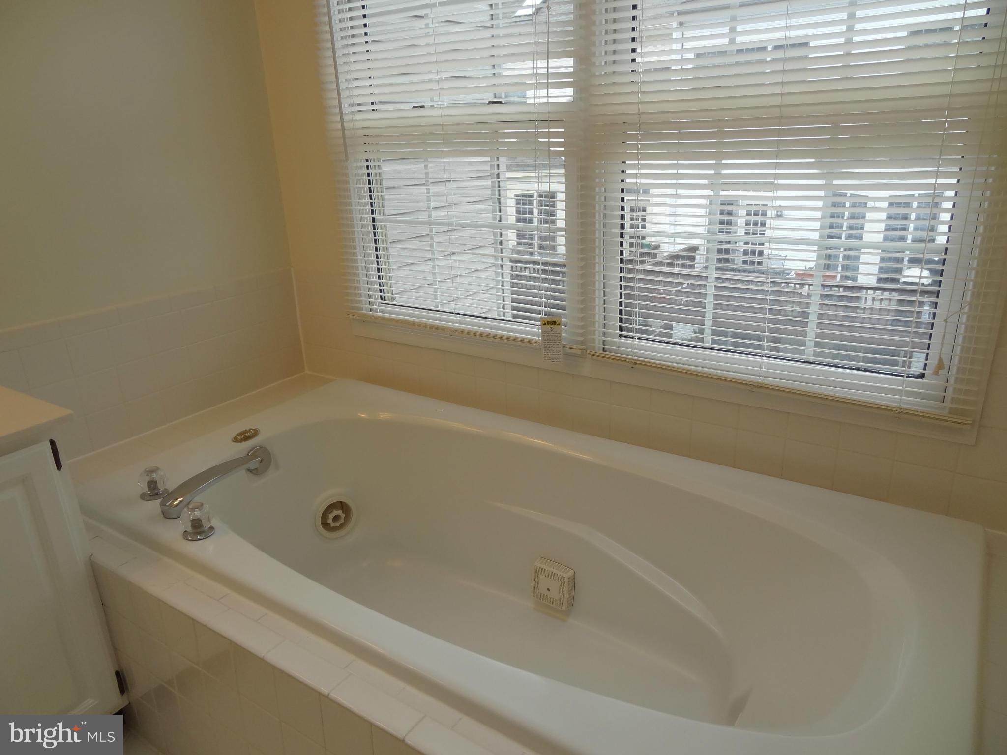 KINGSTOWNE - Residential Lease