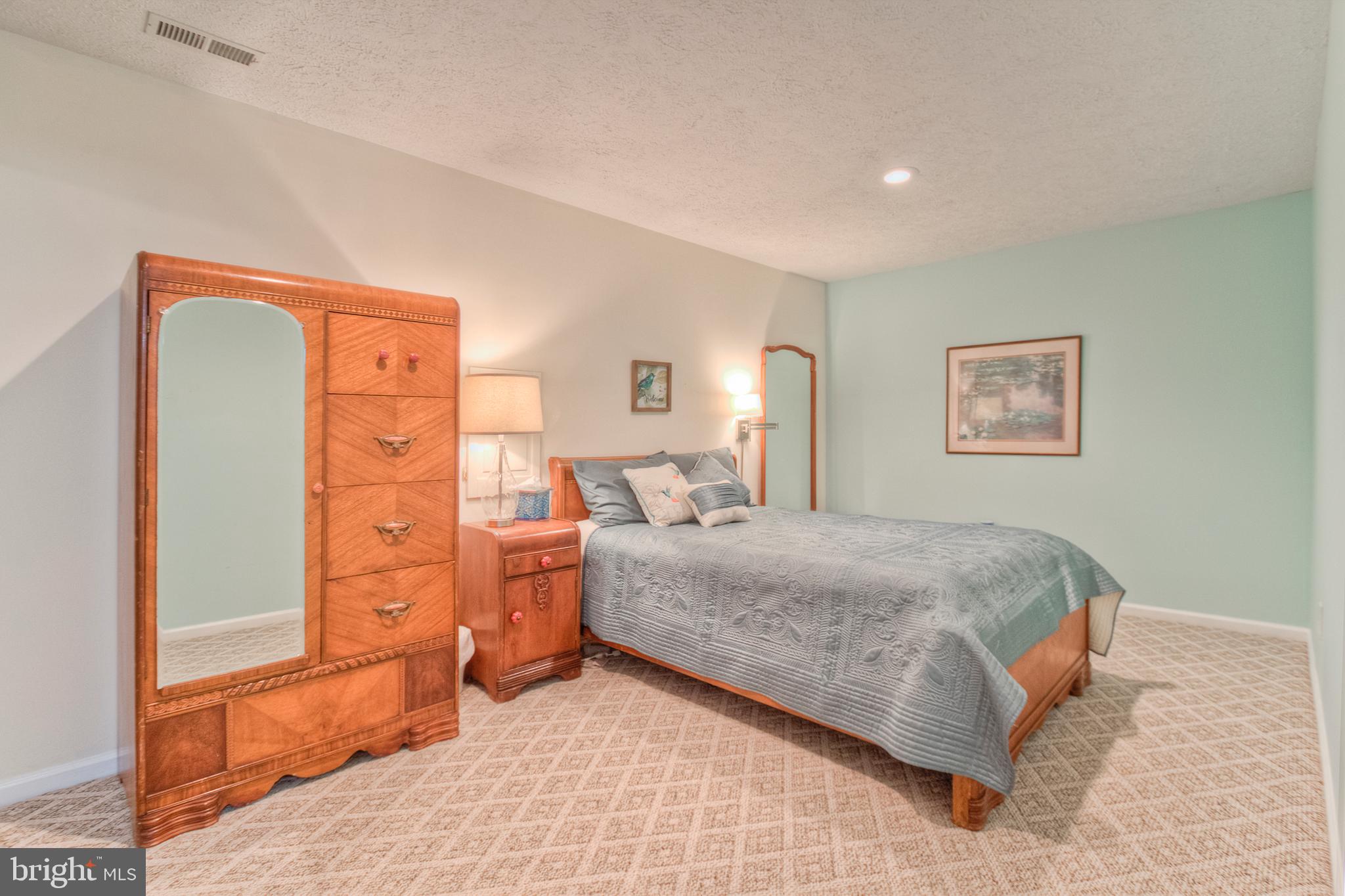 TWIN OAKS FARM - Residential