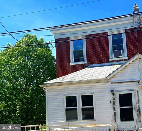 Townhouse For Sale - 32 S 12th Street<br/> DARBY, PA 19023