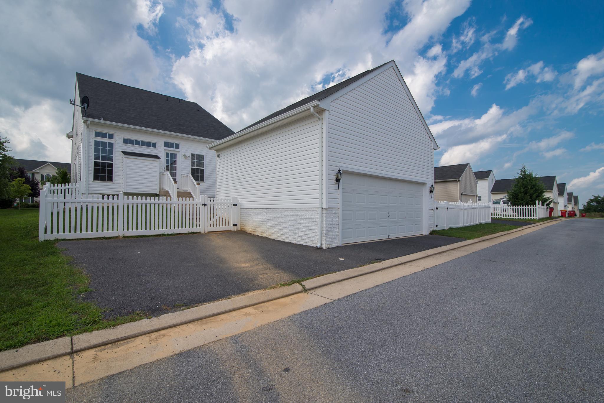 LAKELAND PLACE - Residential