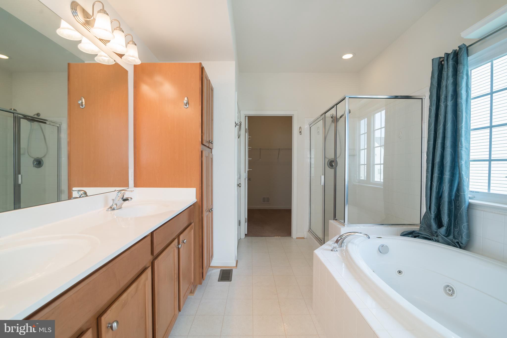 LAKELAND PLACE - Residential