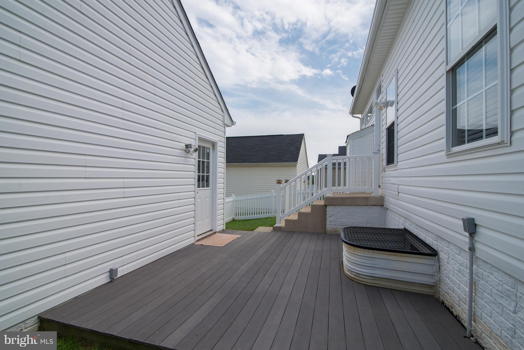 LAKELAND PLACE - Residential