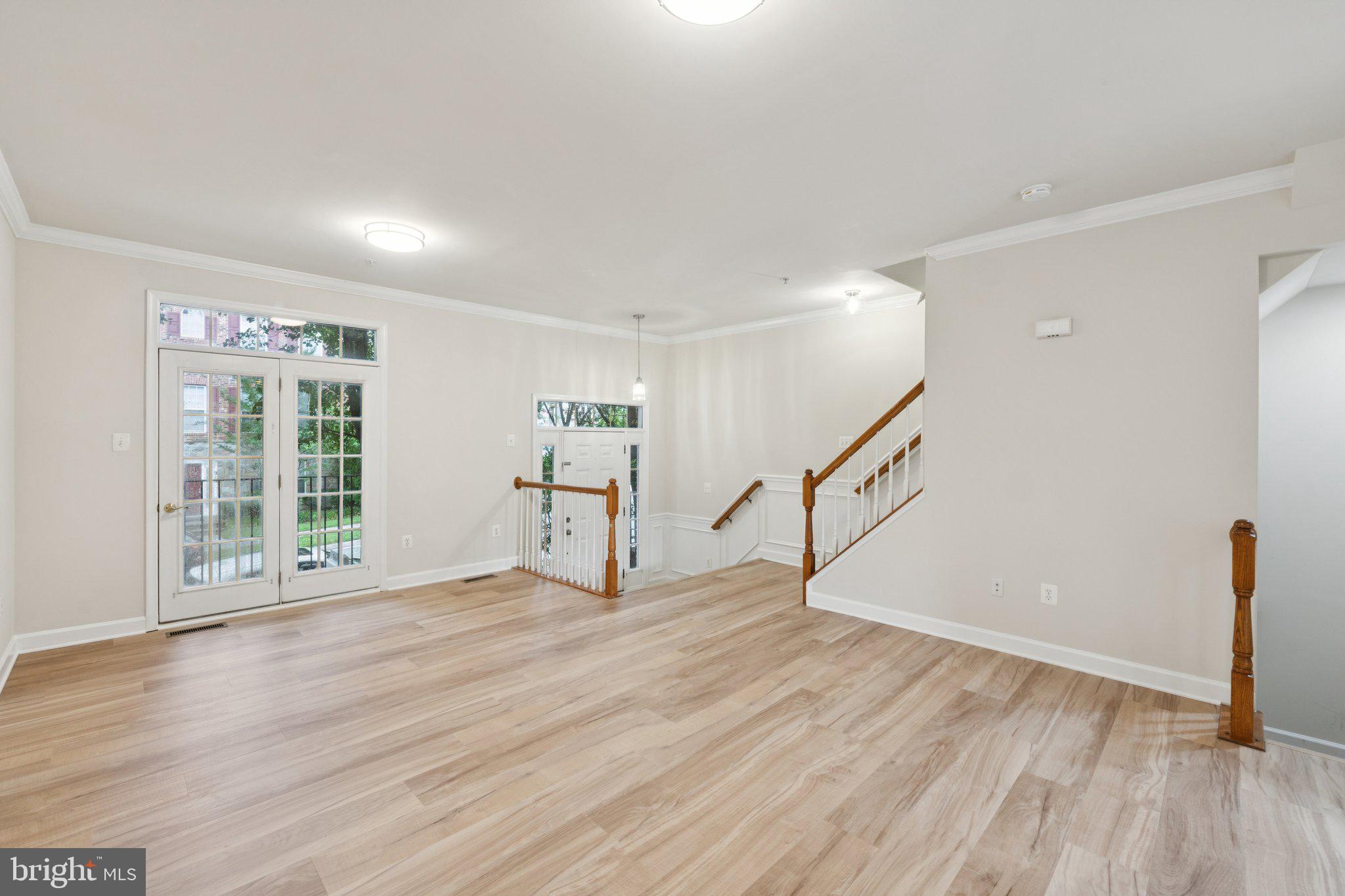909 CRESTFIELD DRIVE