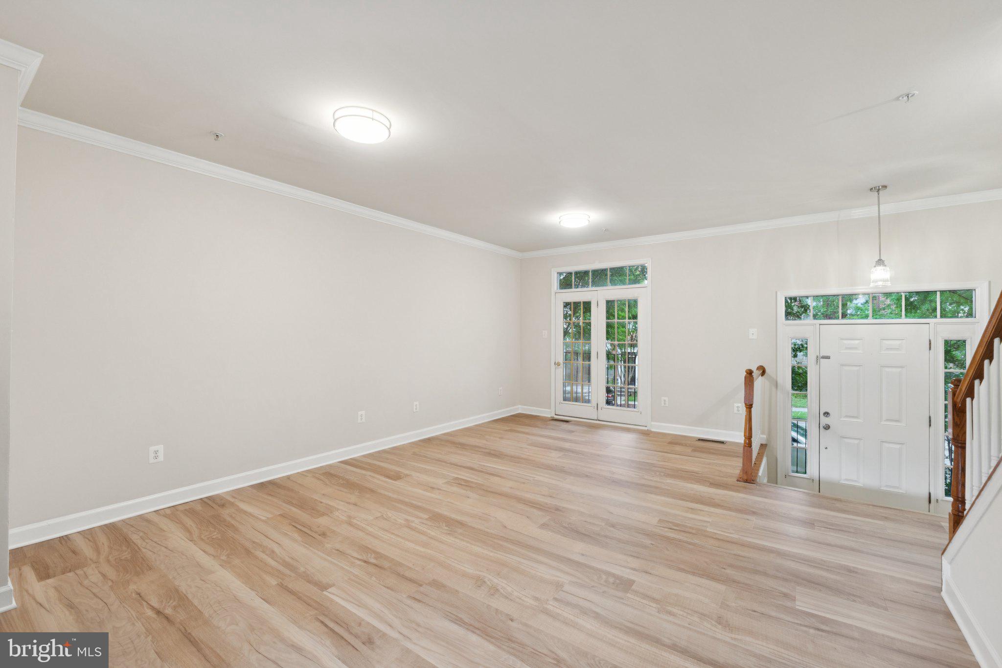 909 CRESTFIELD DRIVE