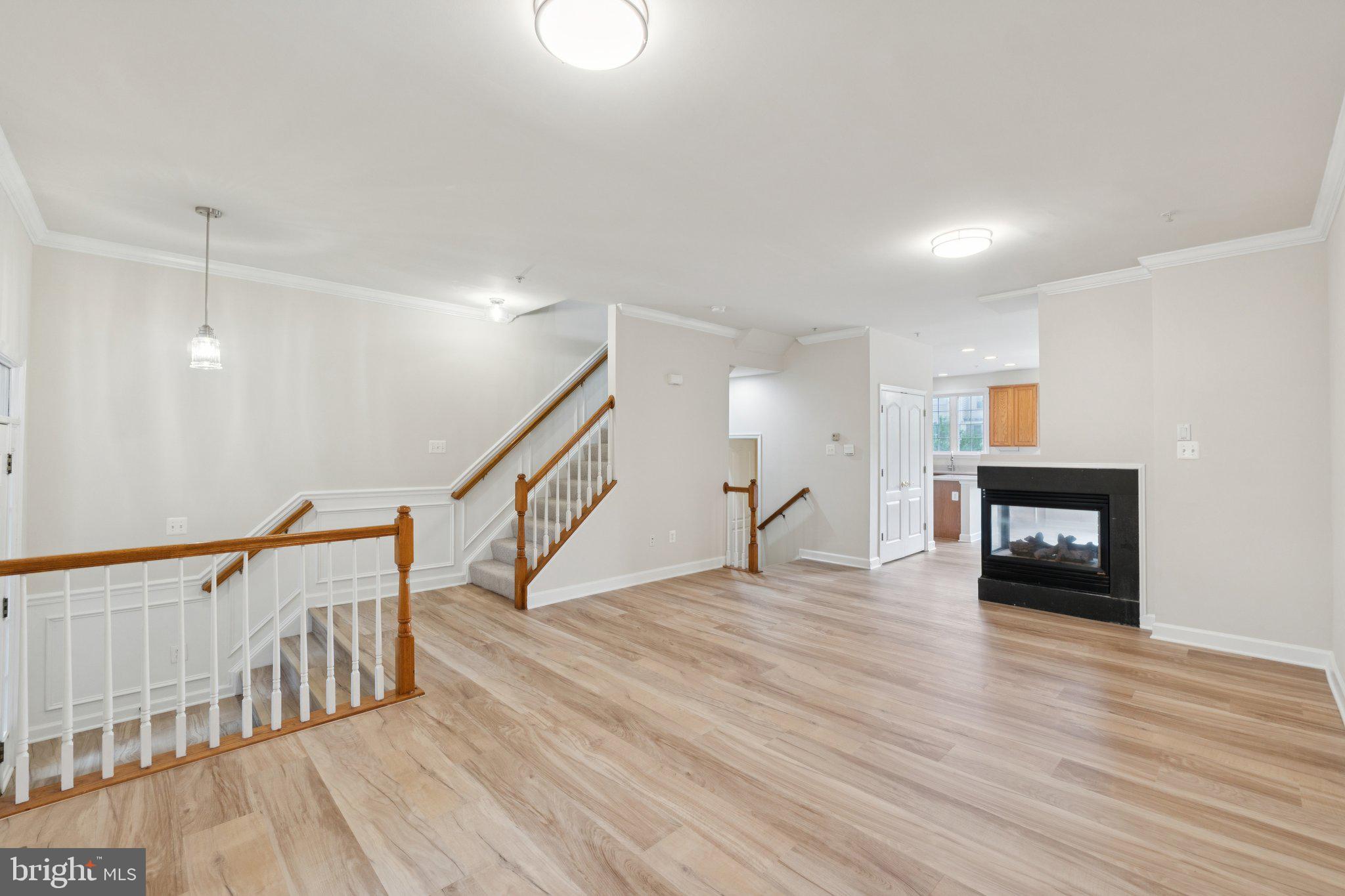 909 CRESTFIELD DRIVE