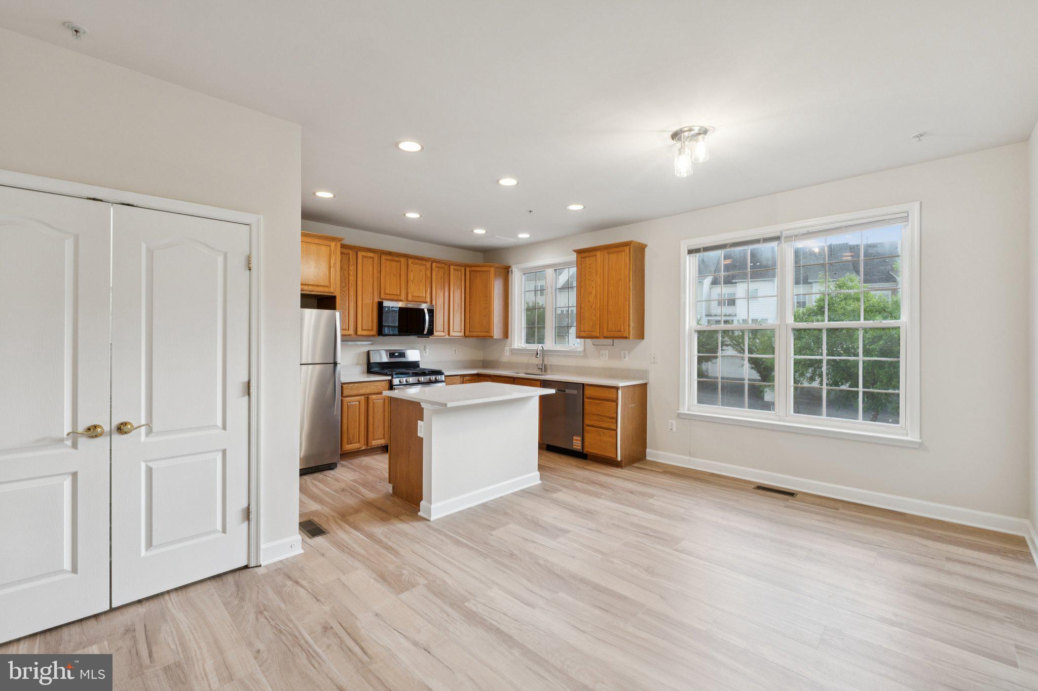 909 CRESTFIELD DRIVE