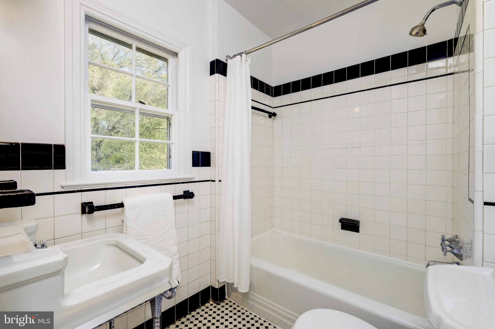 WOODSIDE PARK - Residential