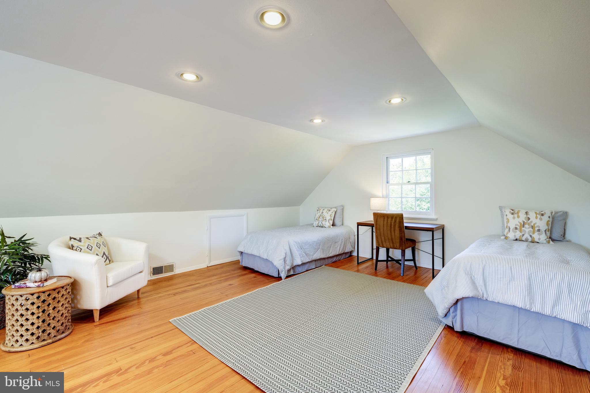 WOODSIDE PARK - Residential