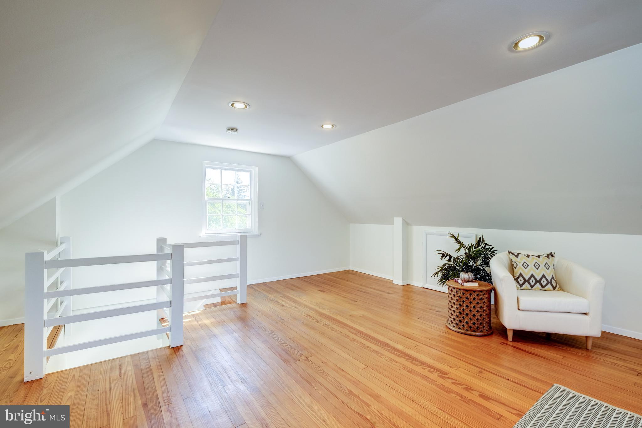 WOODSIDE PARK - Residential