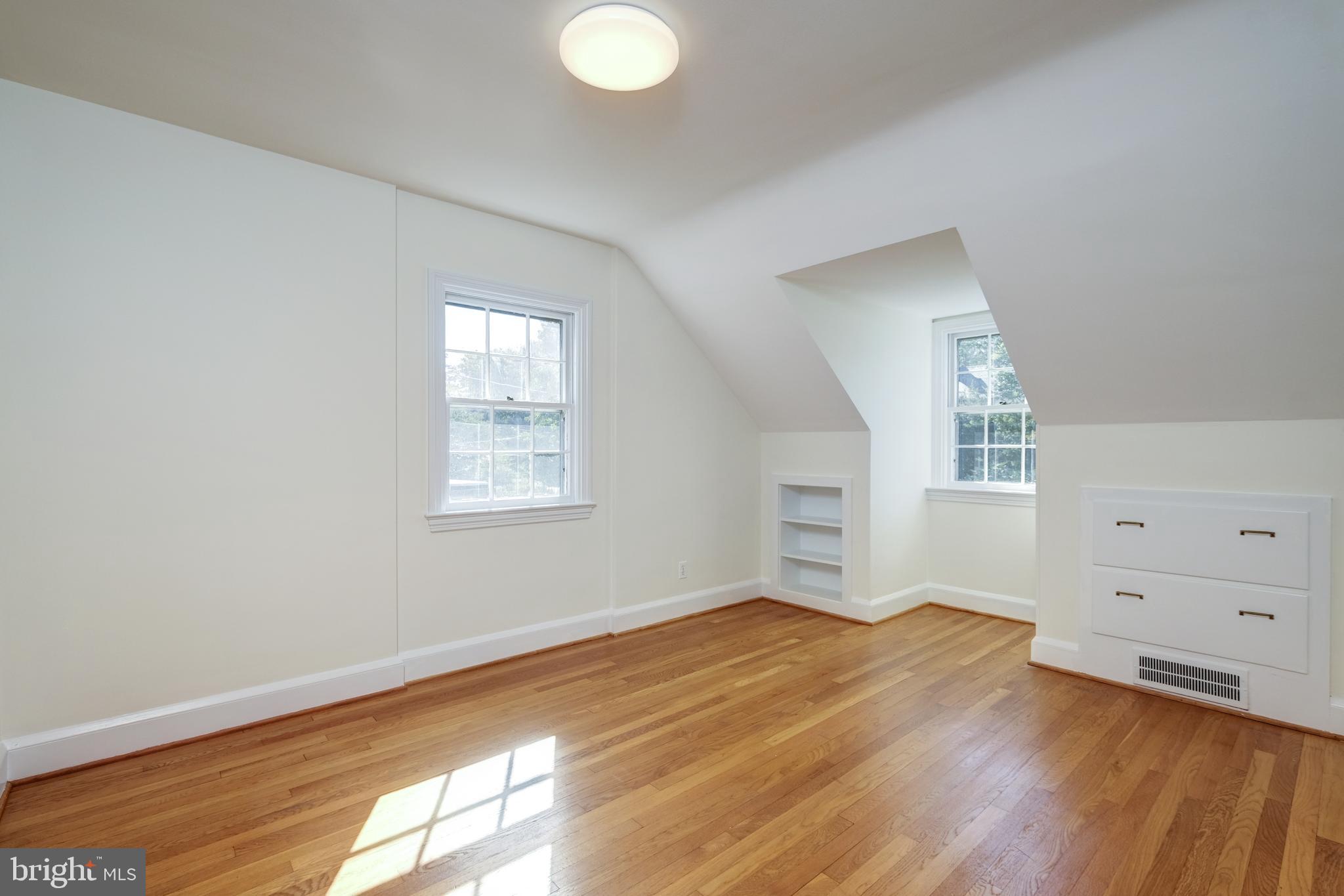 WOODSIDE PARK - Residential