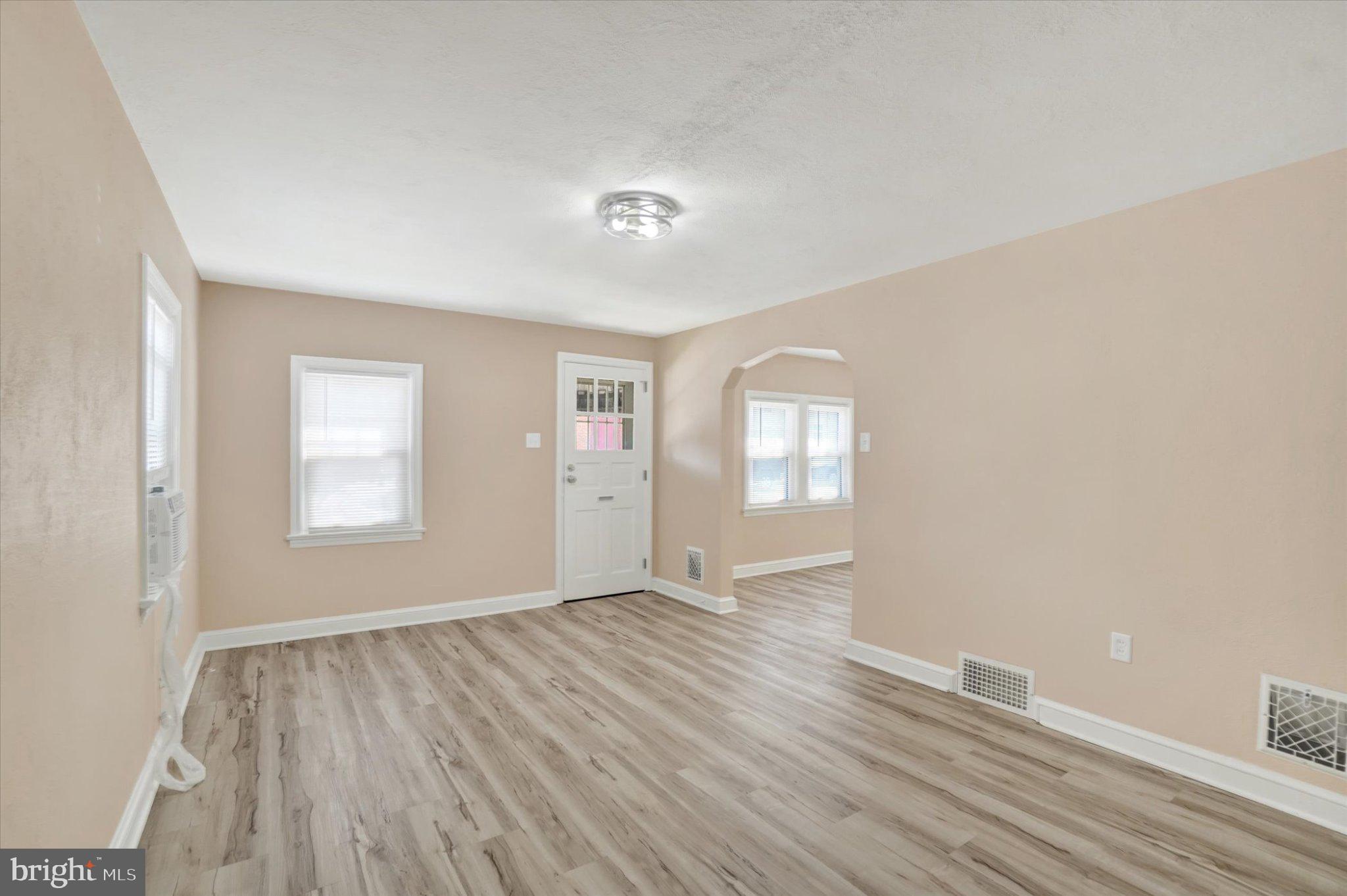 1229 W POPLAR STREET