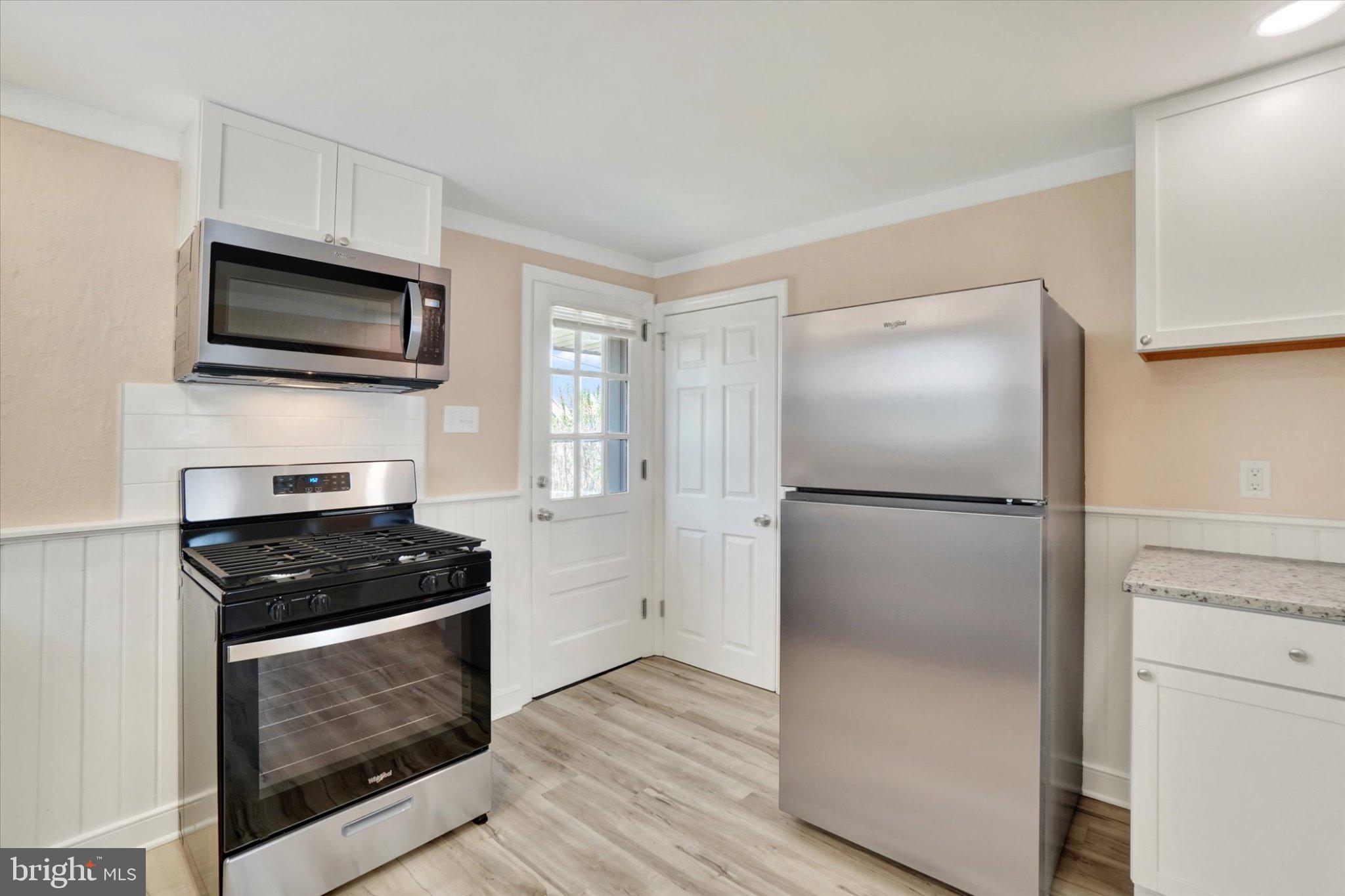 1229 W POPLAR STREET