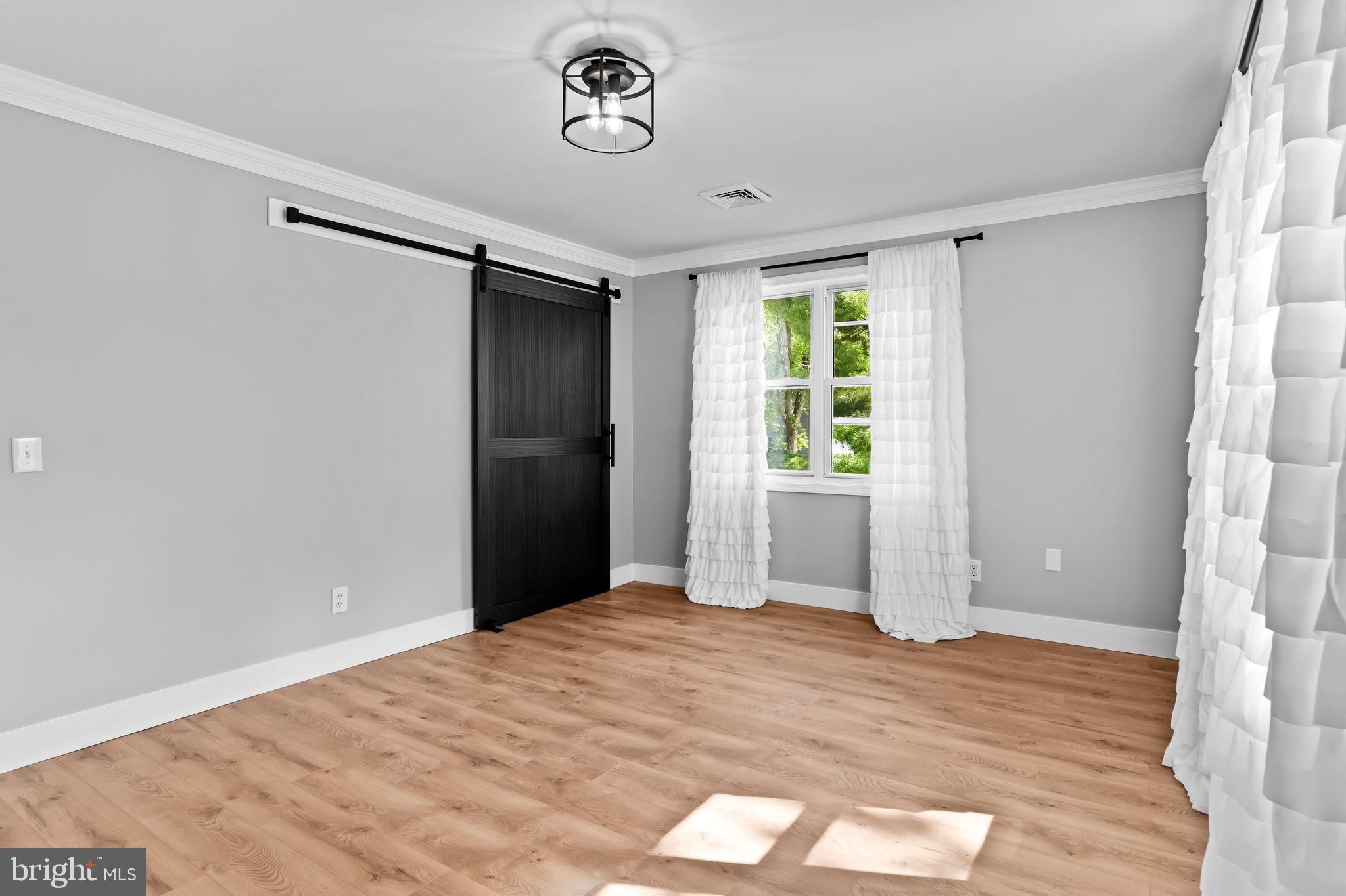 COLONIAL HILLS - Residential