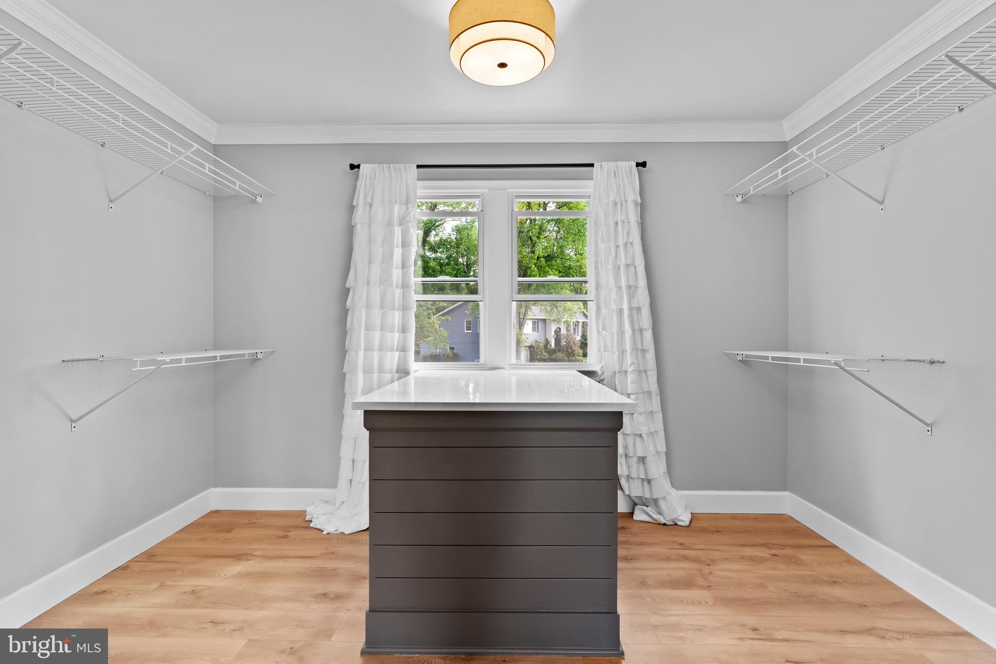 COLONIAL HILLS - Residential