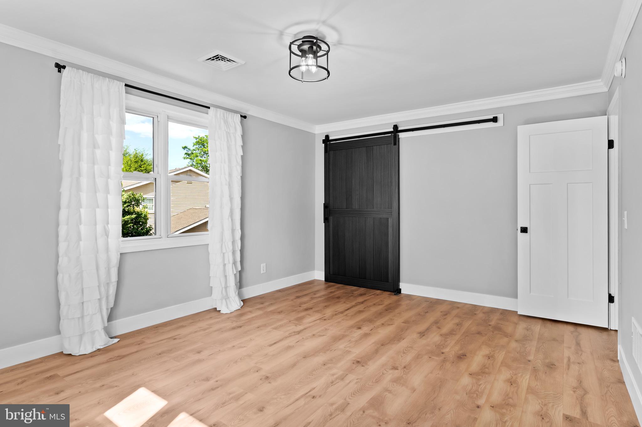 COLONIAL HILLS - Residential