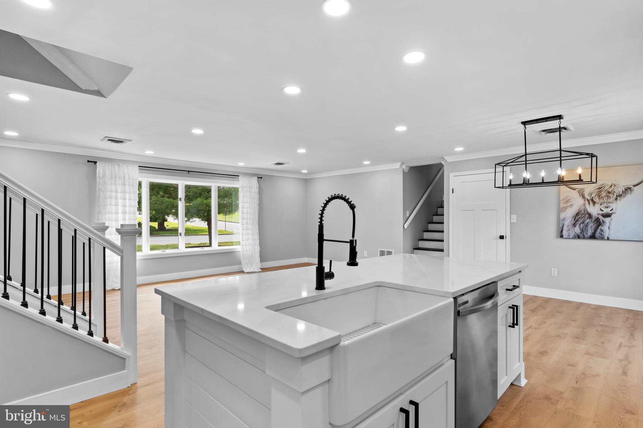 COLONIAL HILLS - Residential