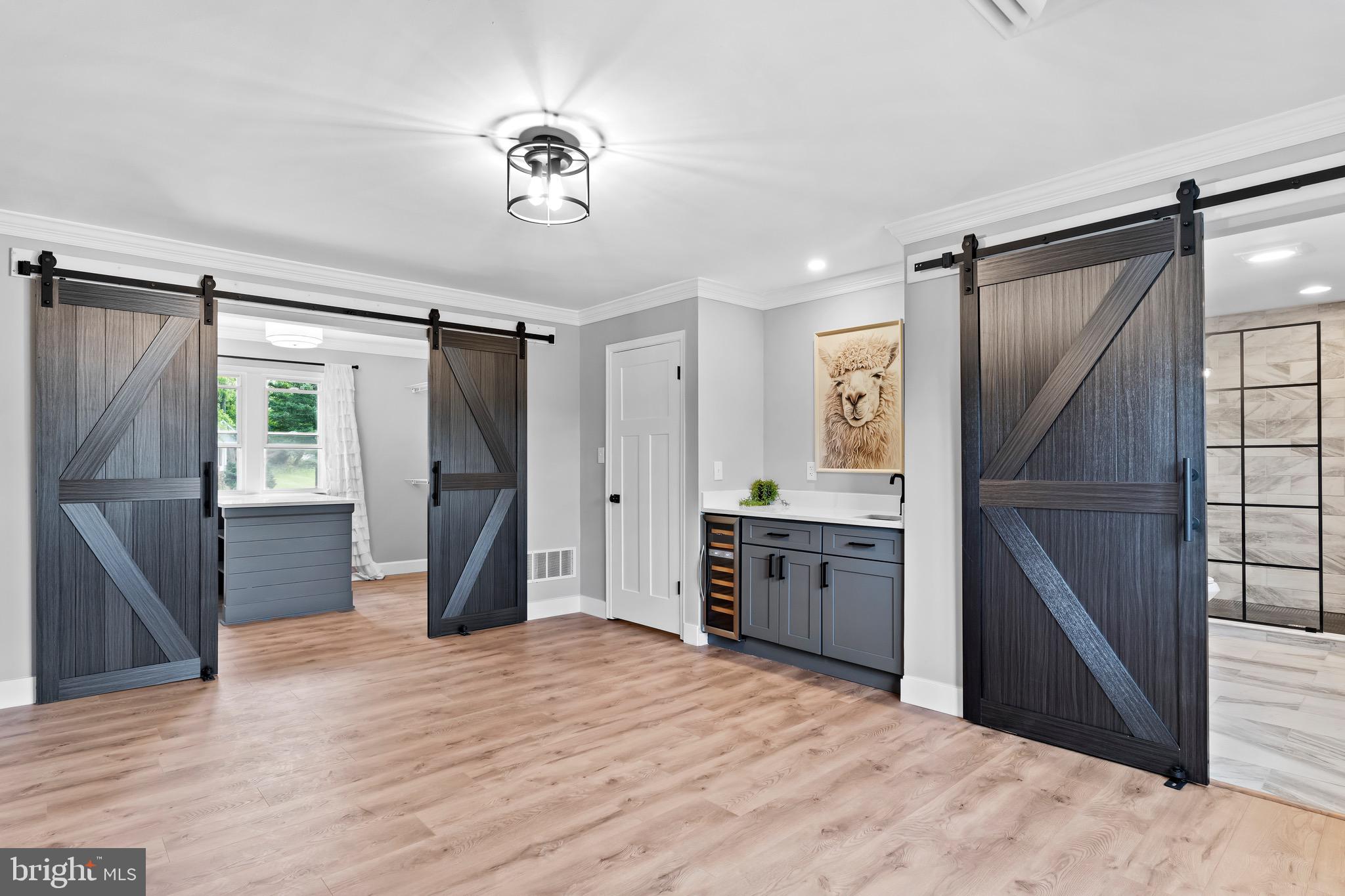 COLONIAL HILLS - Residential