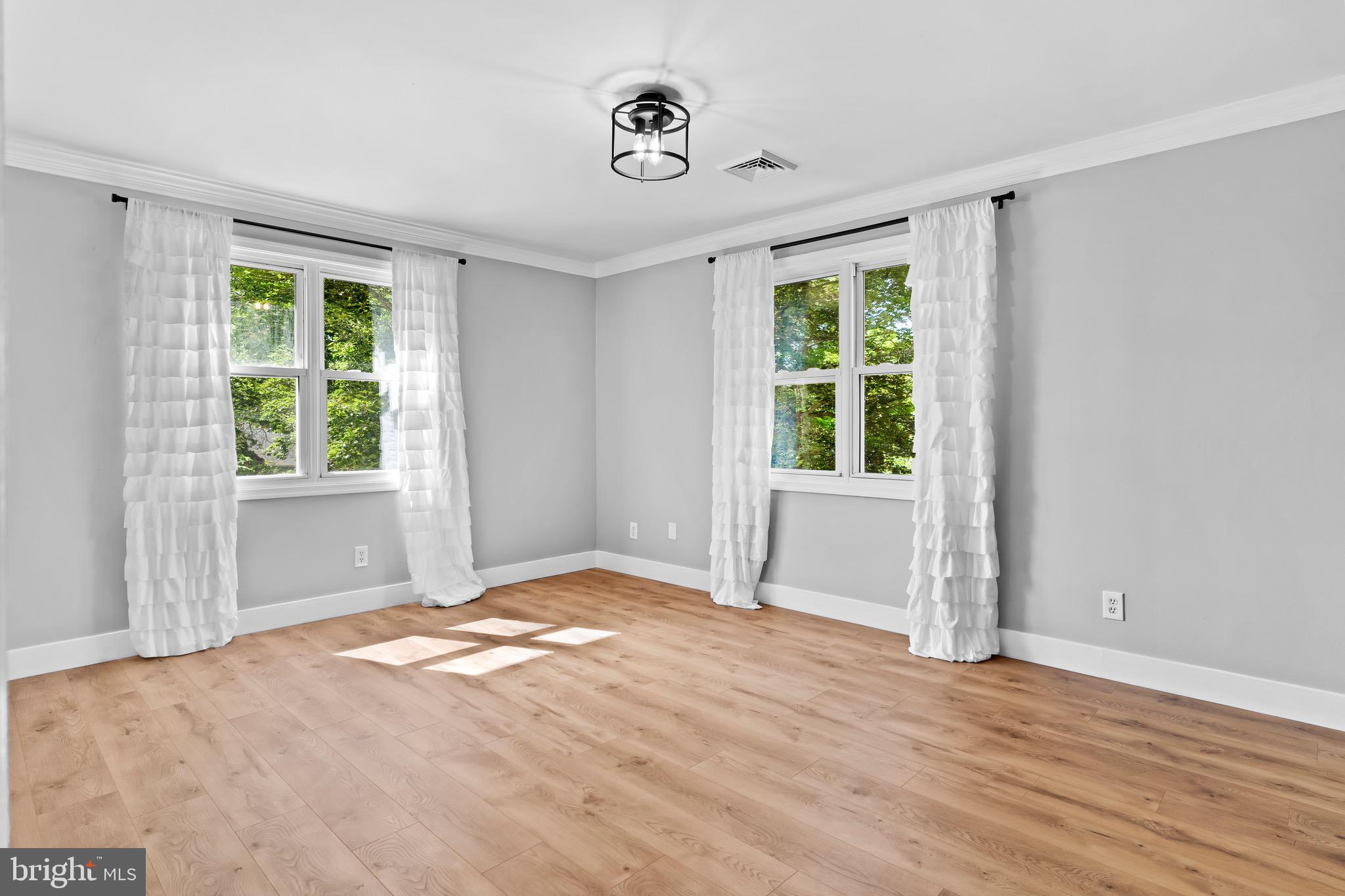 COLONIAL HILLS - Residential
