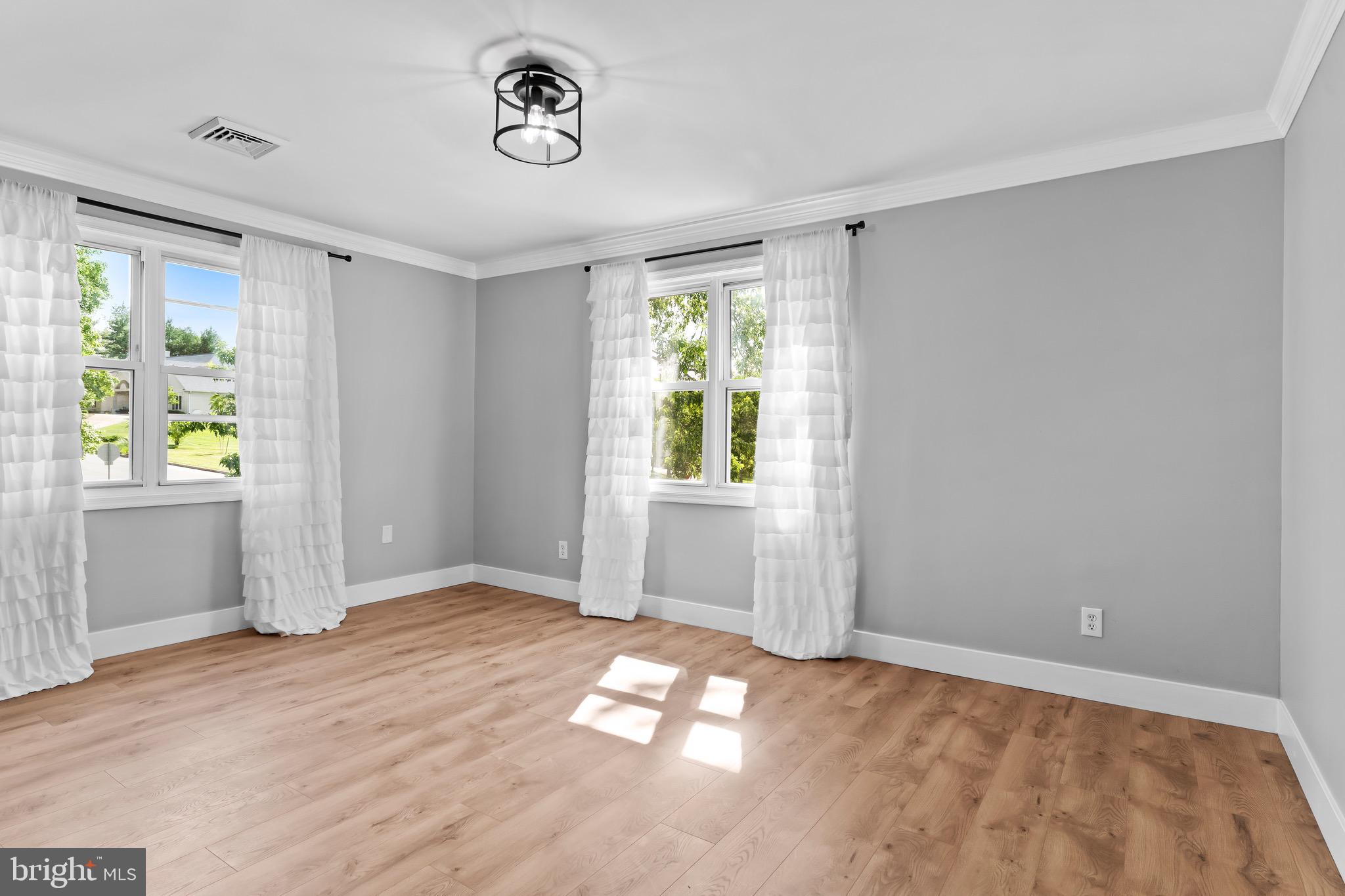 COLONIAL HILLS - Residential
