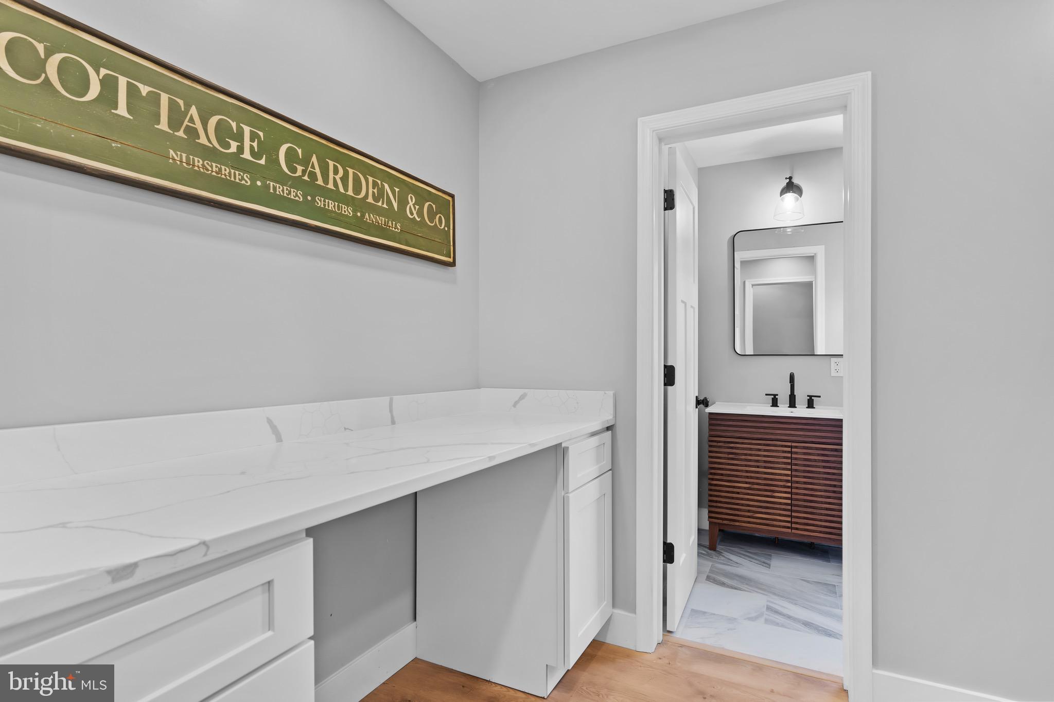 COLONIAL HILLS - Residential