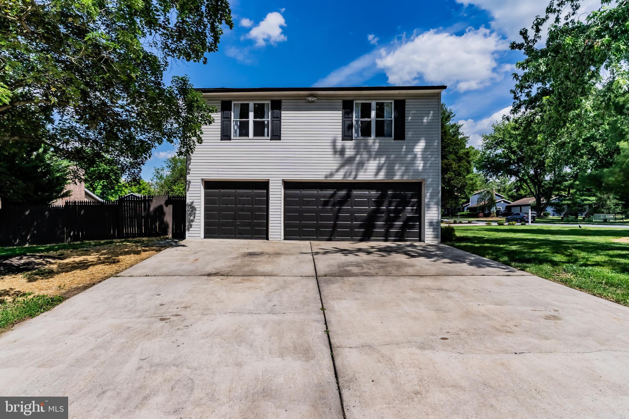 COLONIAL HILLS - Residential