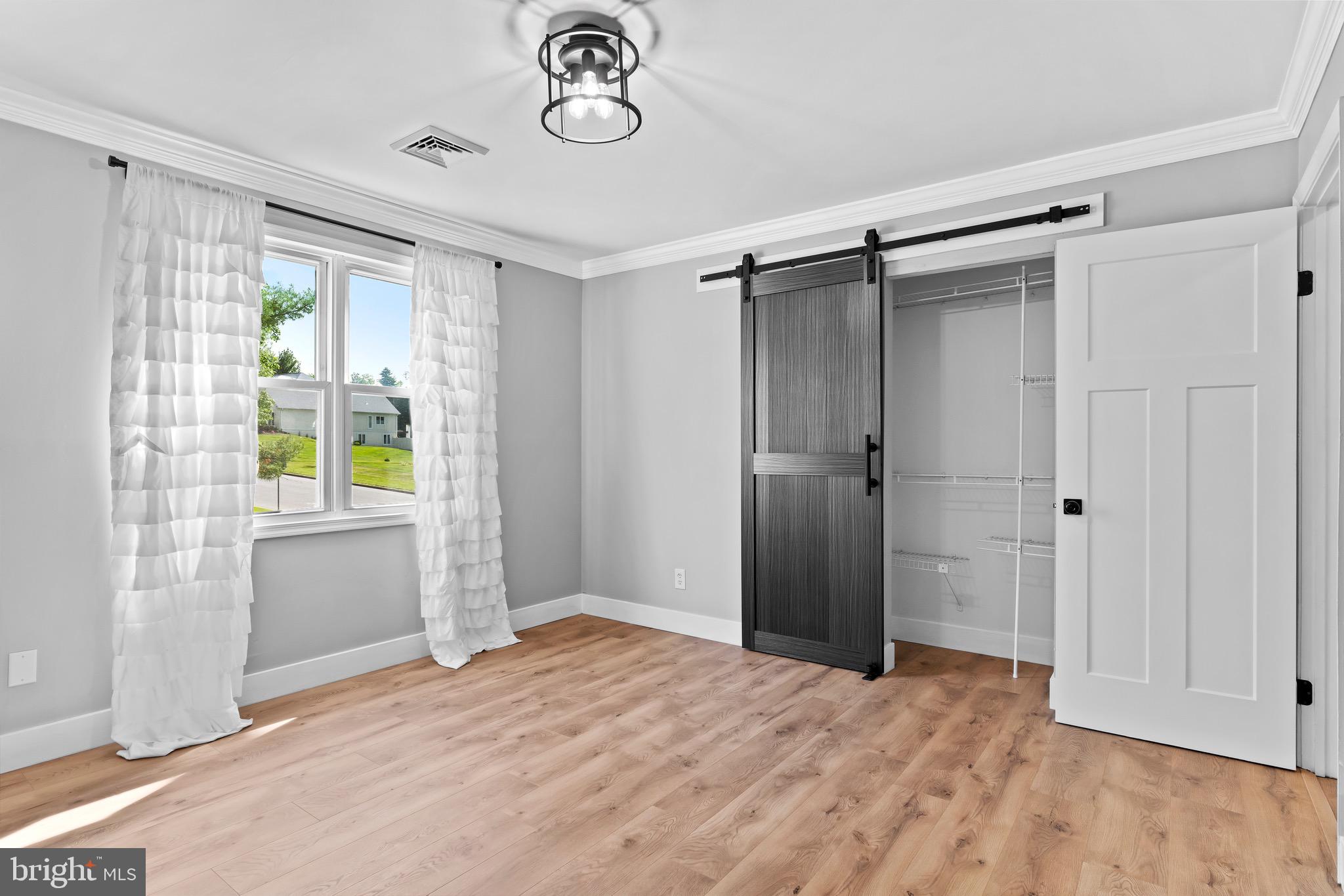 COLONIAL HILLS - Residential