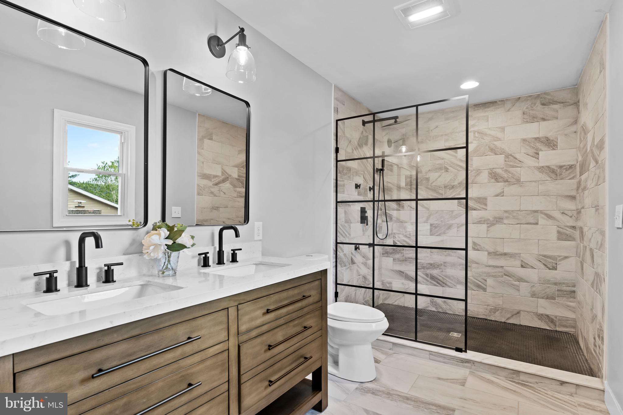 COLONIAL HILLS - Residential