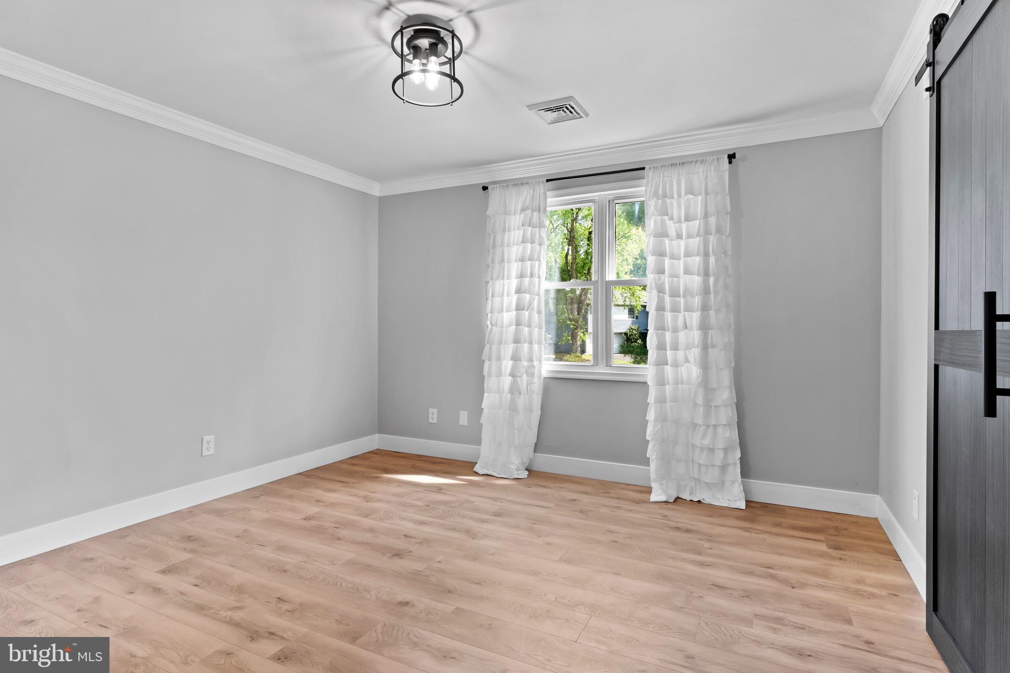 COLONIAL HILLS - Residential